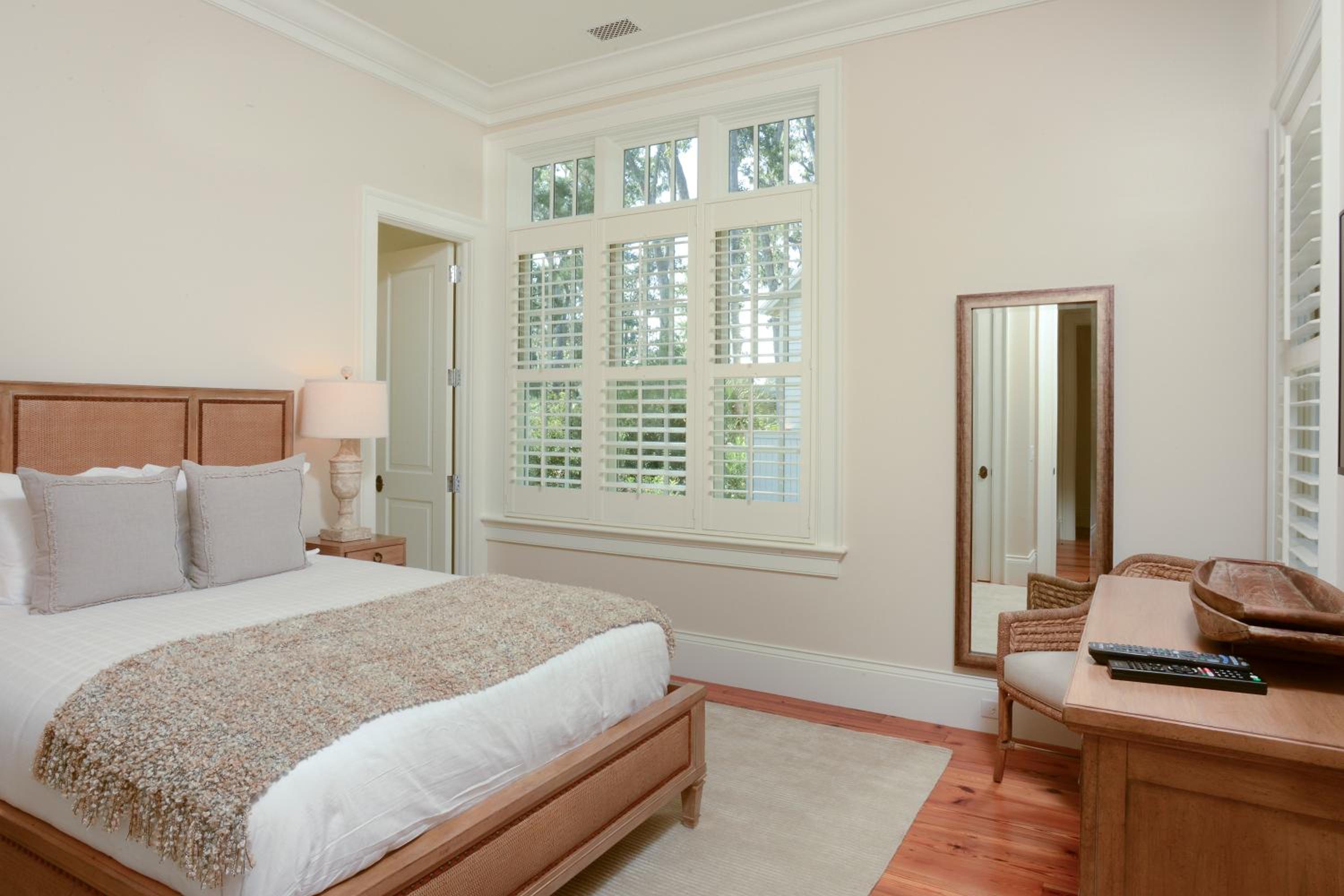 Signature Five Bedroom Lagoon Residence 1002 view 5