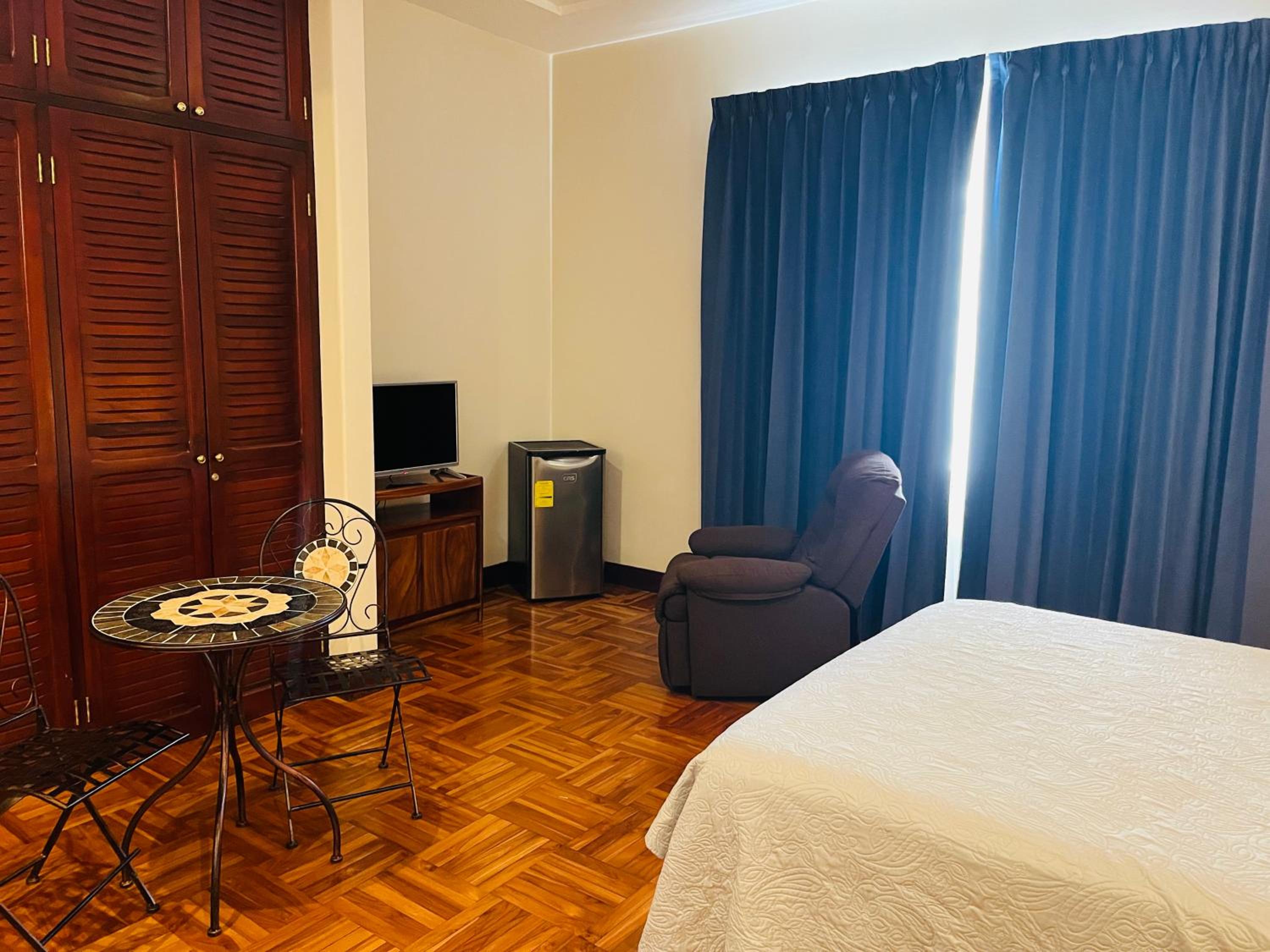 Esters Place - Property Image 10