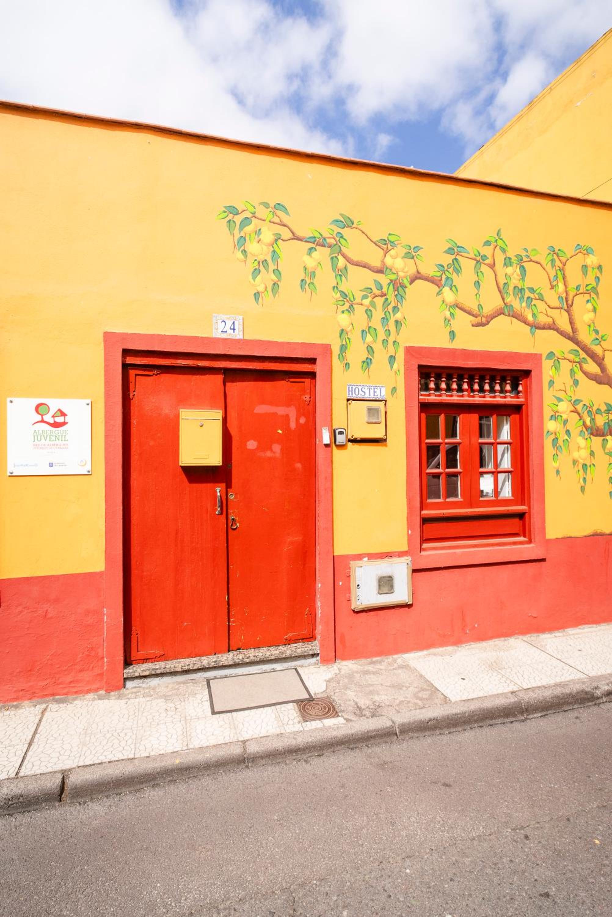 Hotel Hostel Tenerife - Image 1