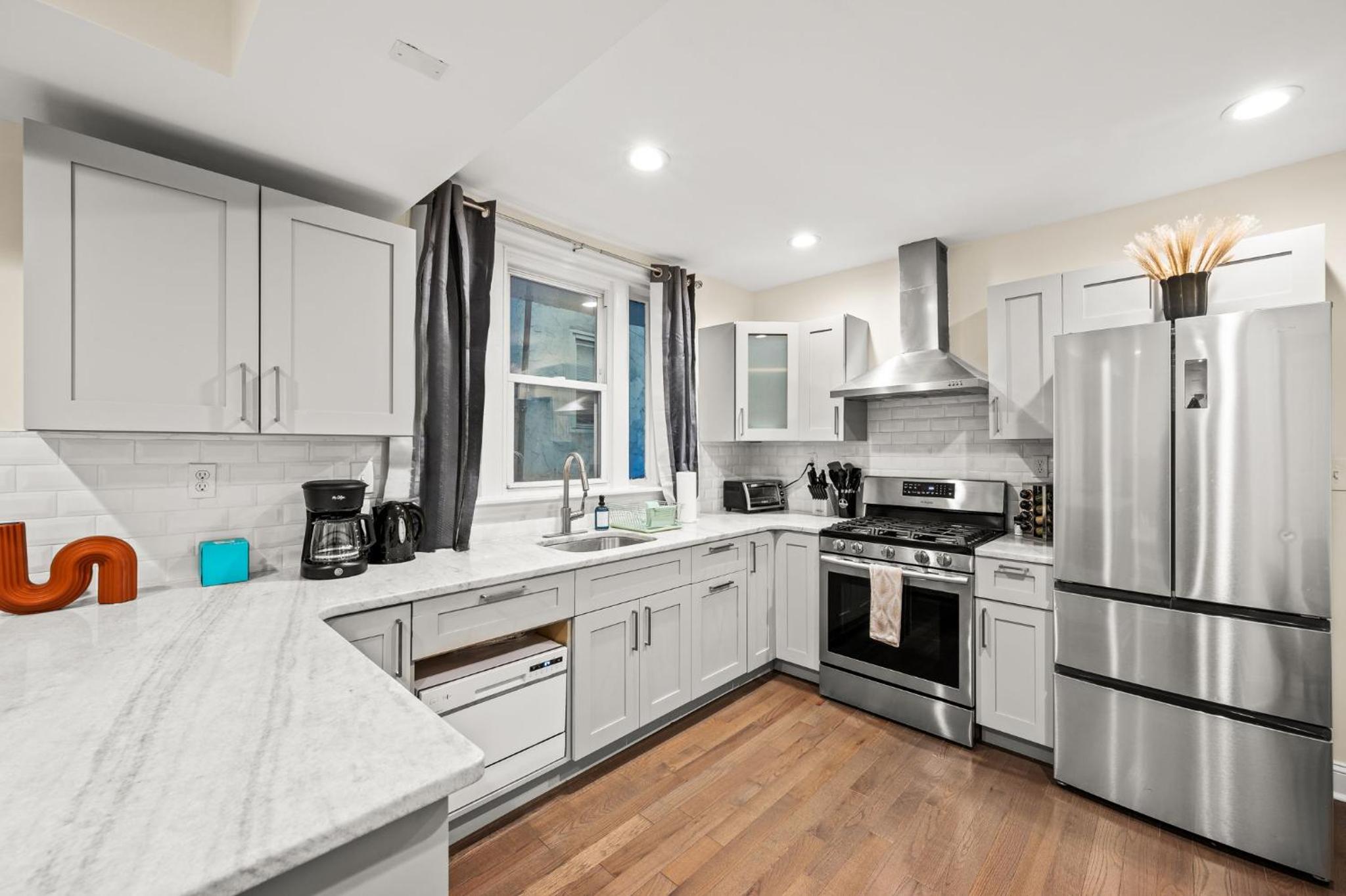 Spacious 3-Bedroom Apt in the Heart of Philly view 5