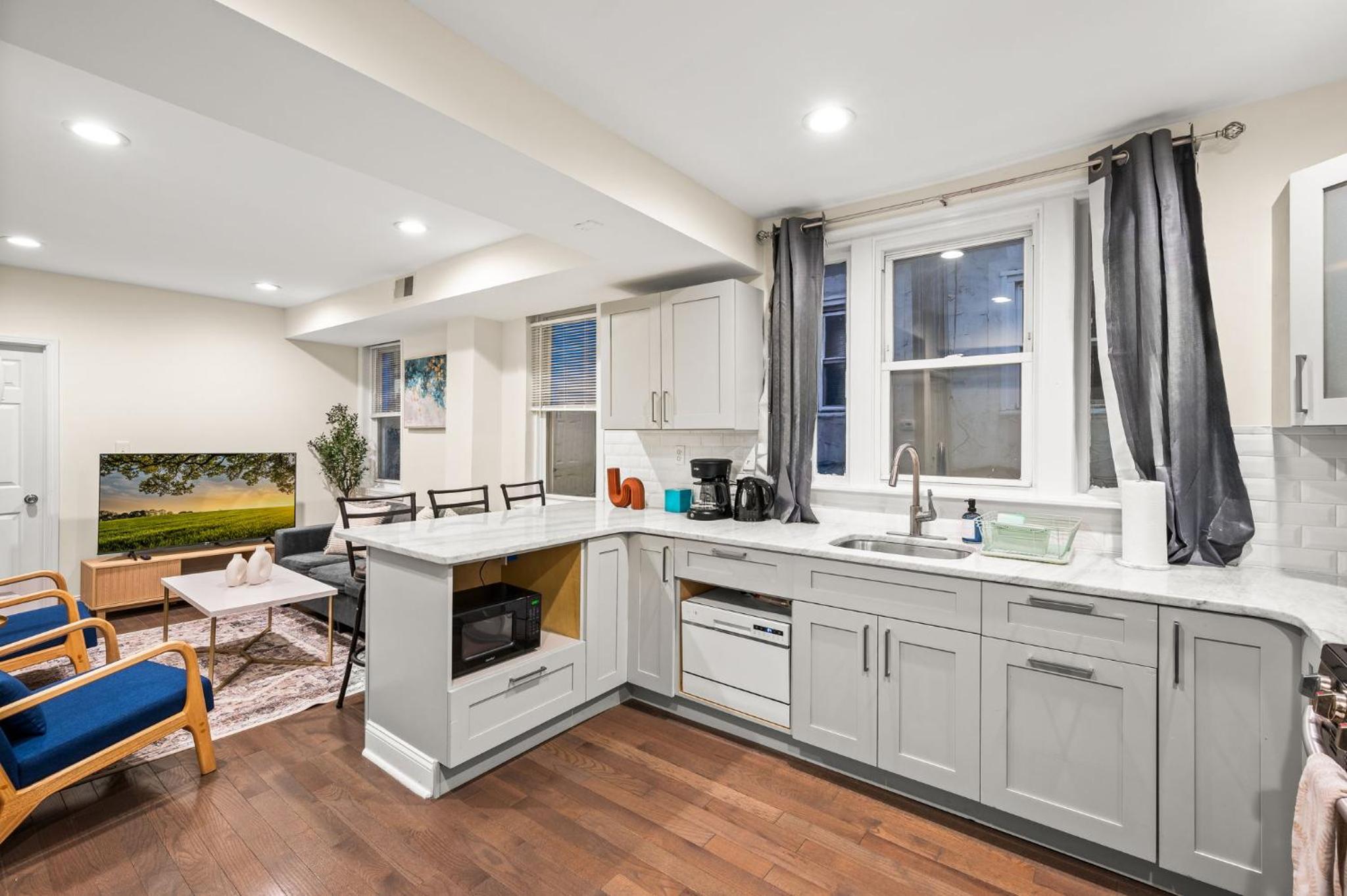 Spacious 3-Bedroom Apt in the Heart of Philly view 4