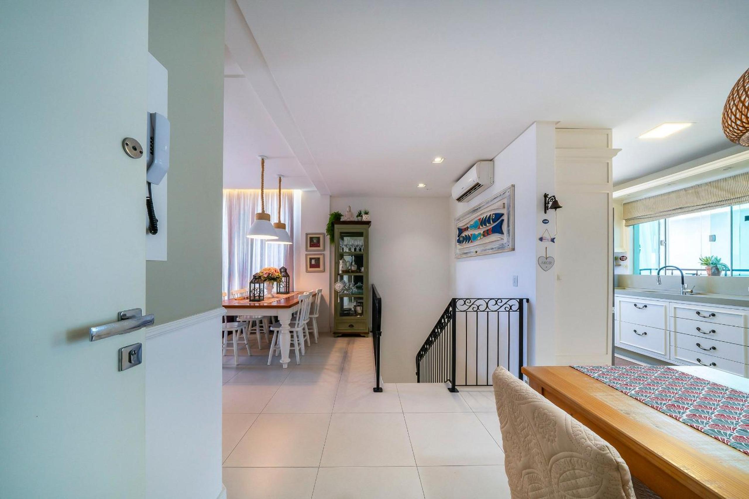 Duplex penthouse with 3 suites in Bombas