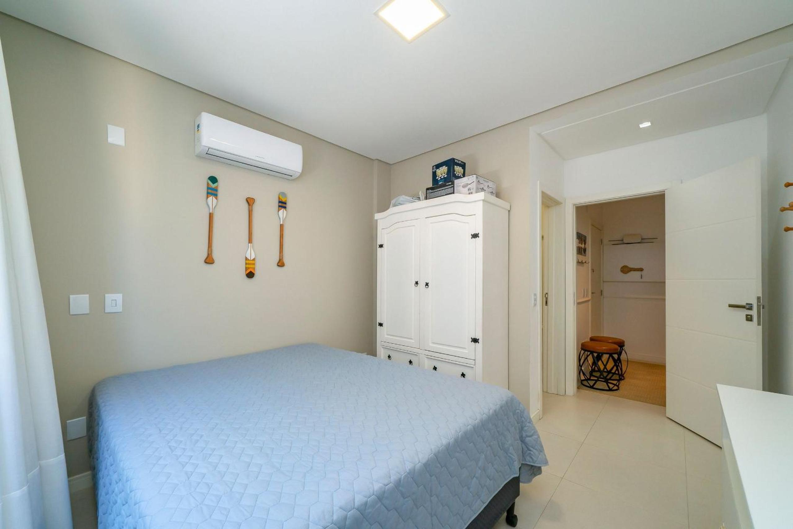 Duplex penthouse with 3 suites in Bombas