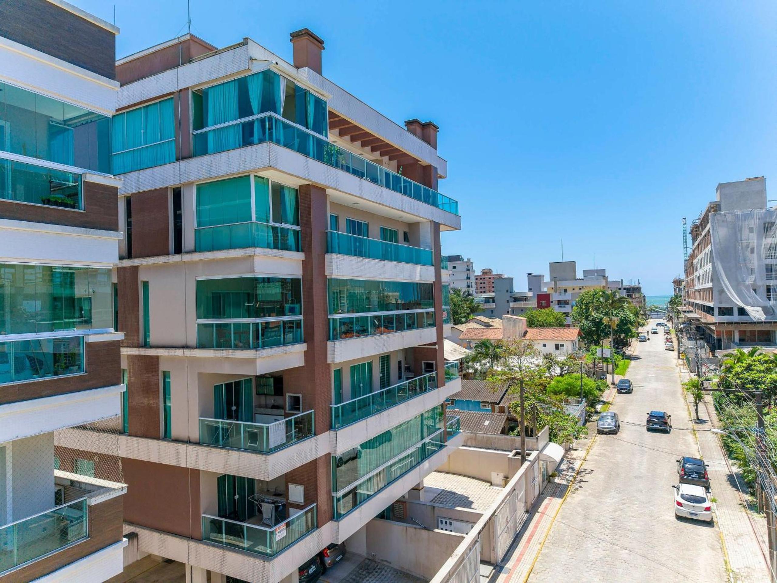 Duplex penthouse with 3 suites in Bombas