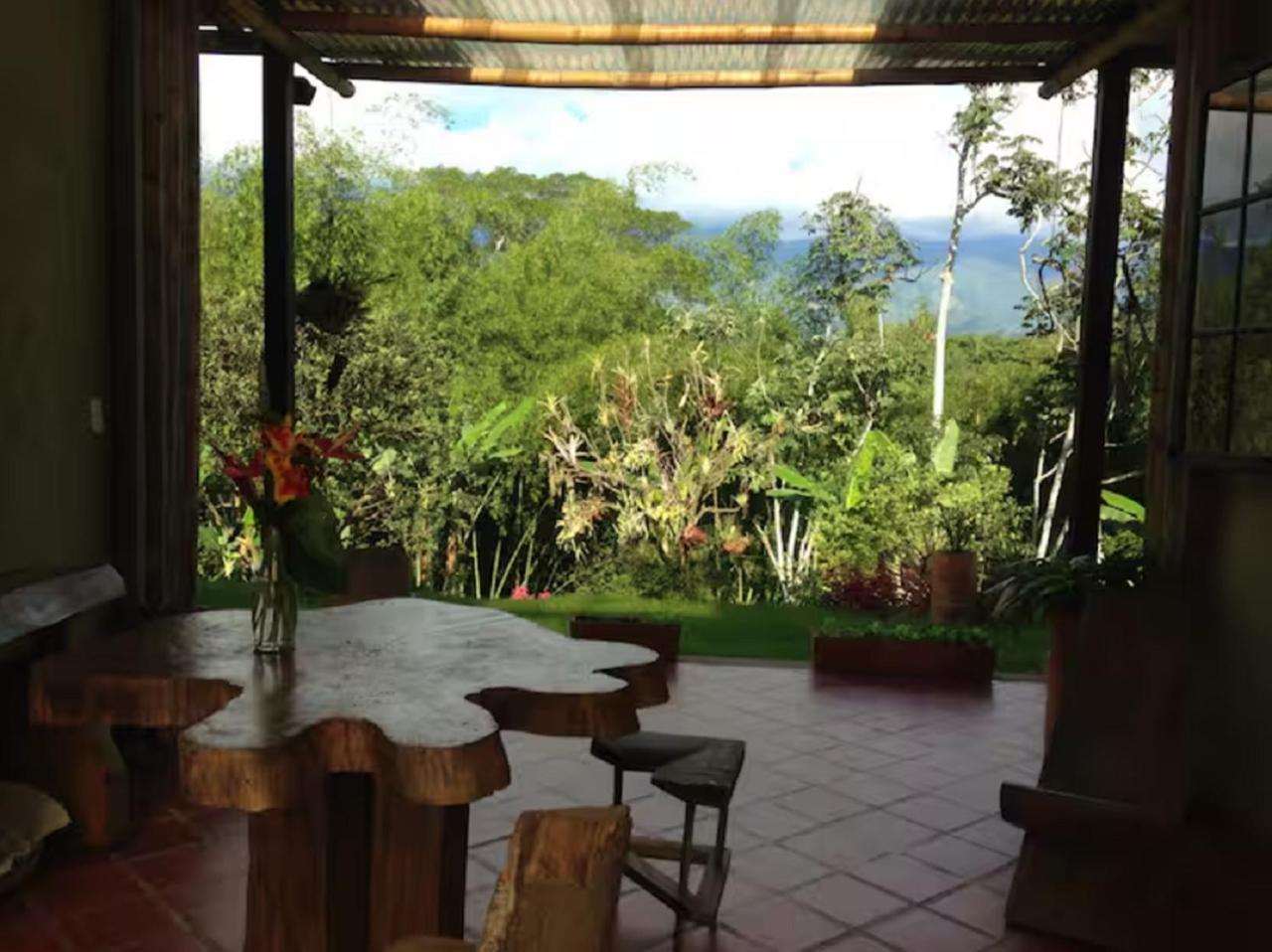 Romantic Cabana with View on Finca La Luisa