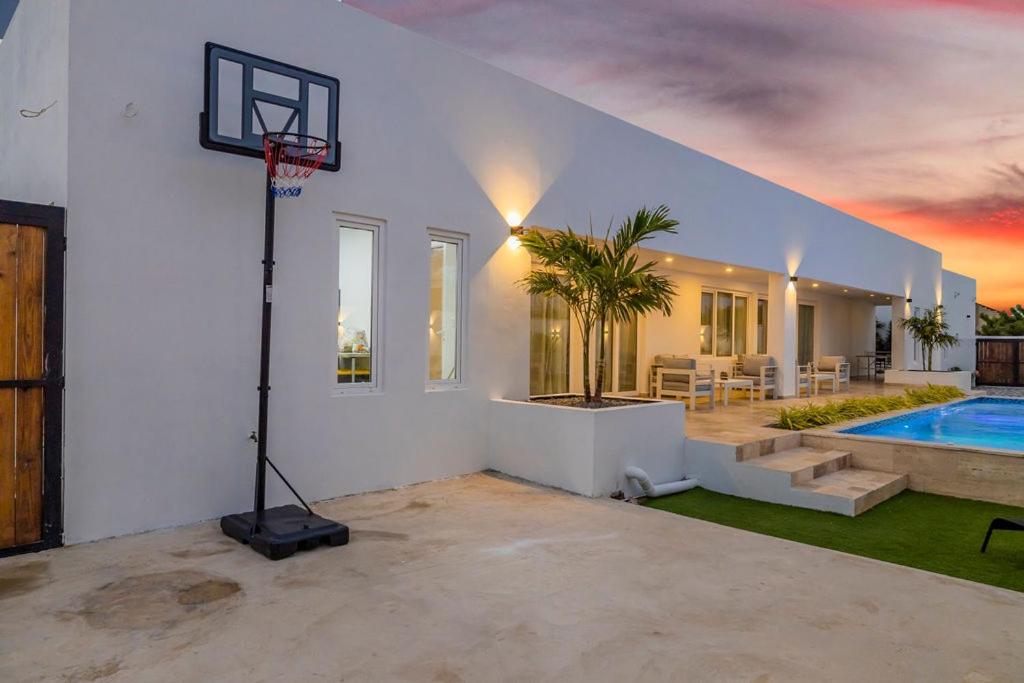 Stunning 6-Bedroom Villa In Aruba