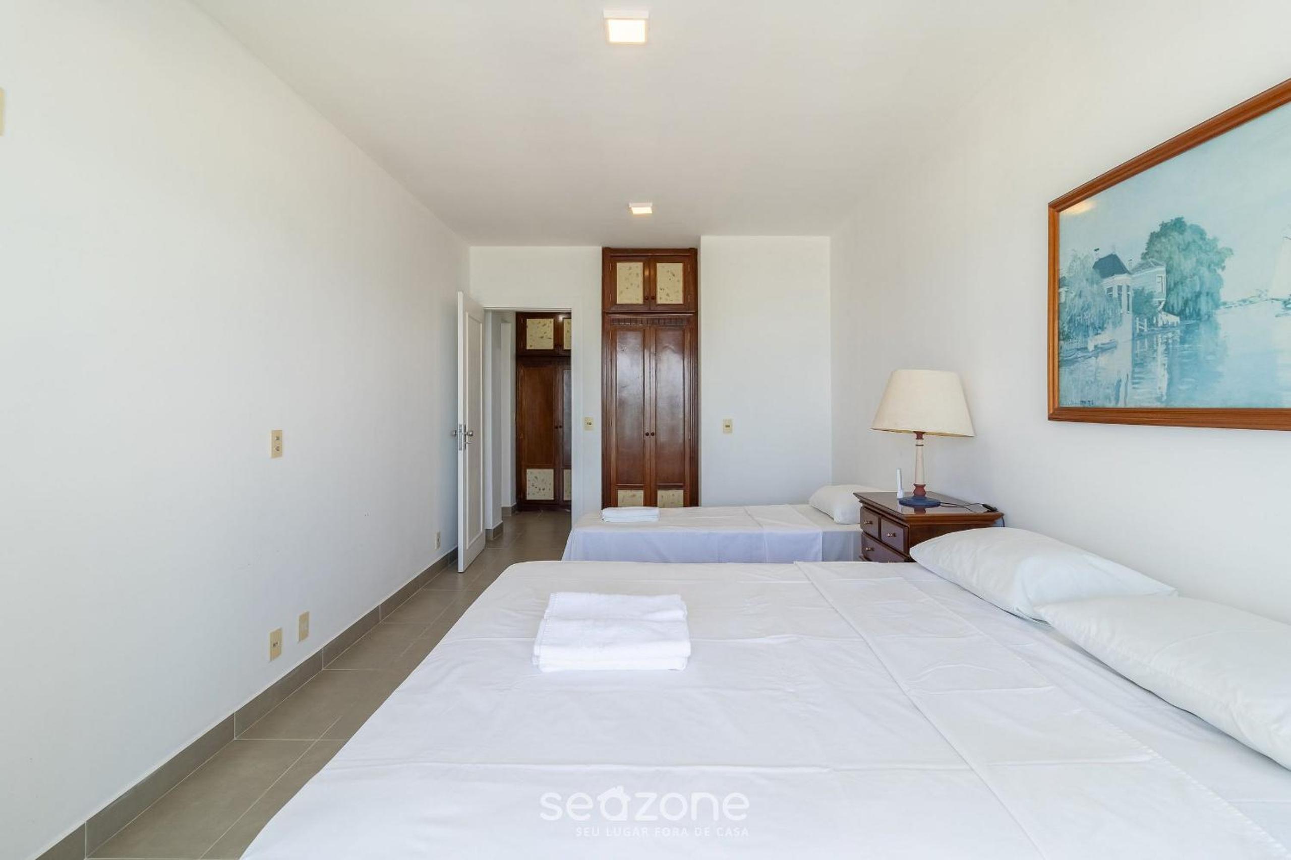 Ótimo apto c/ piscina e de frente à praia LBM306