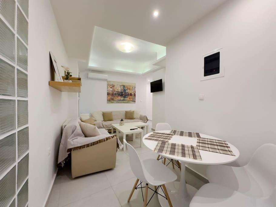 Zaharitsa modern cozy apartment in Koukaki