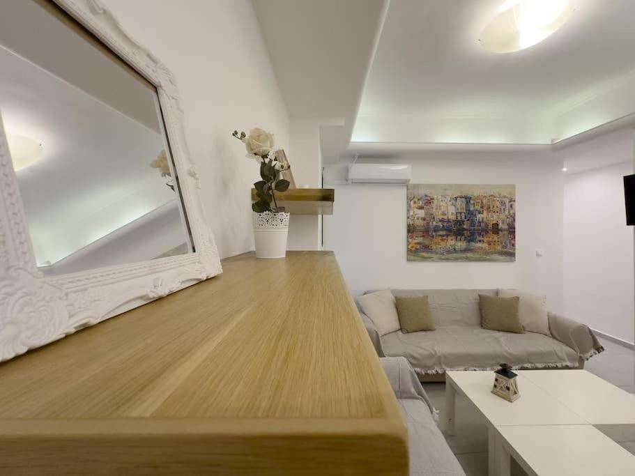 Zaharitsa modern cozy apartment in Koukaki