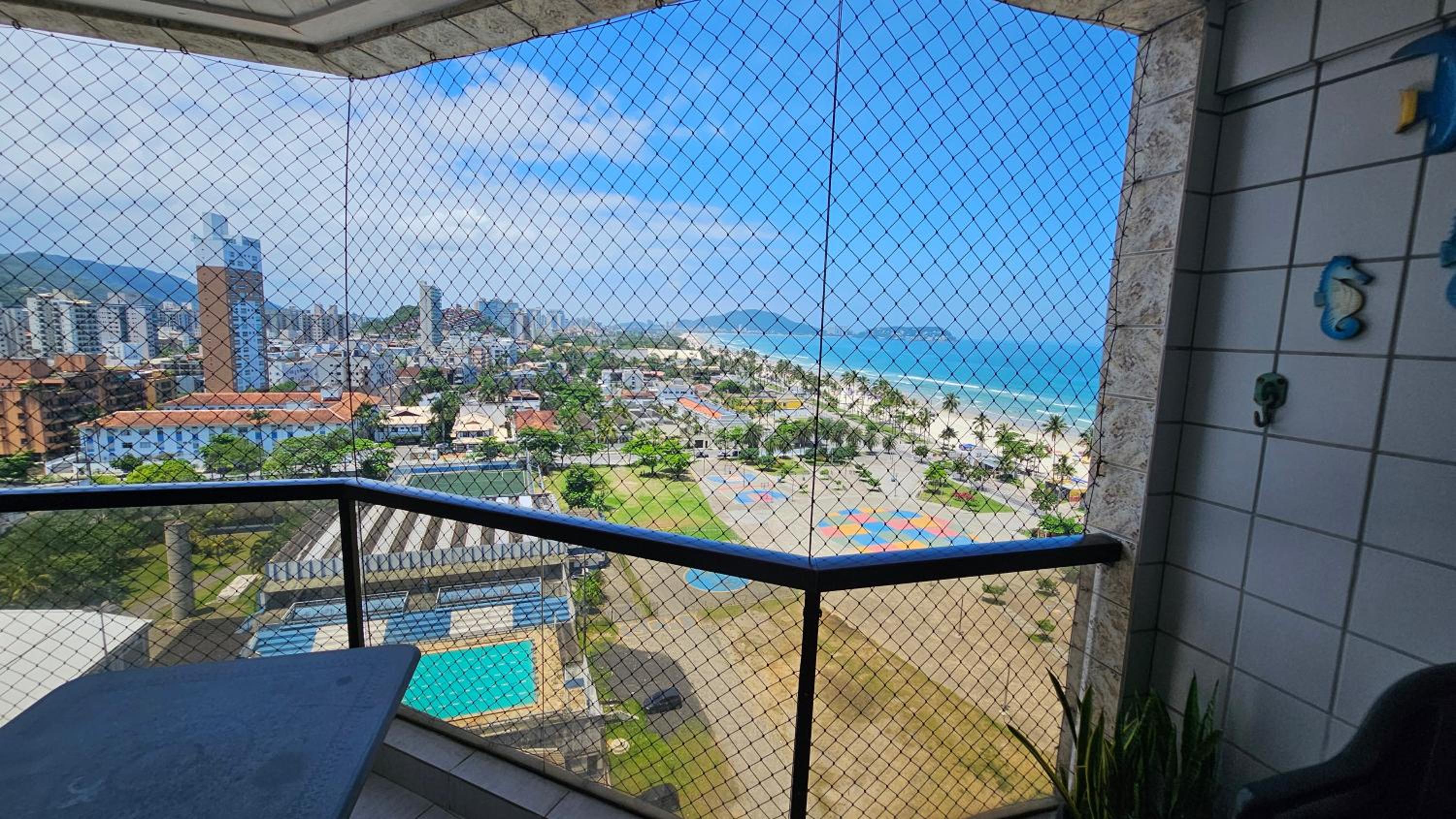 Apto no Guaruja frente ao mar