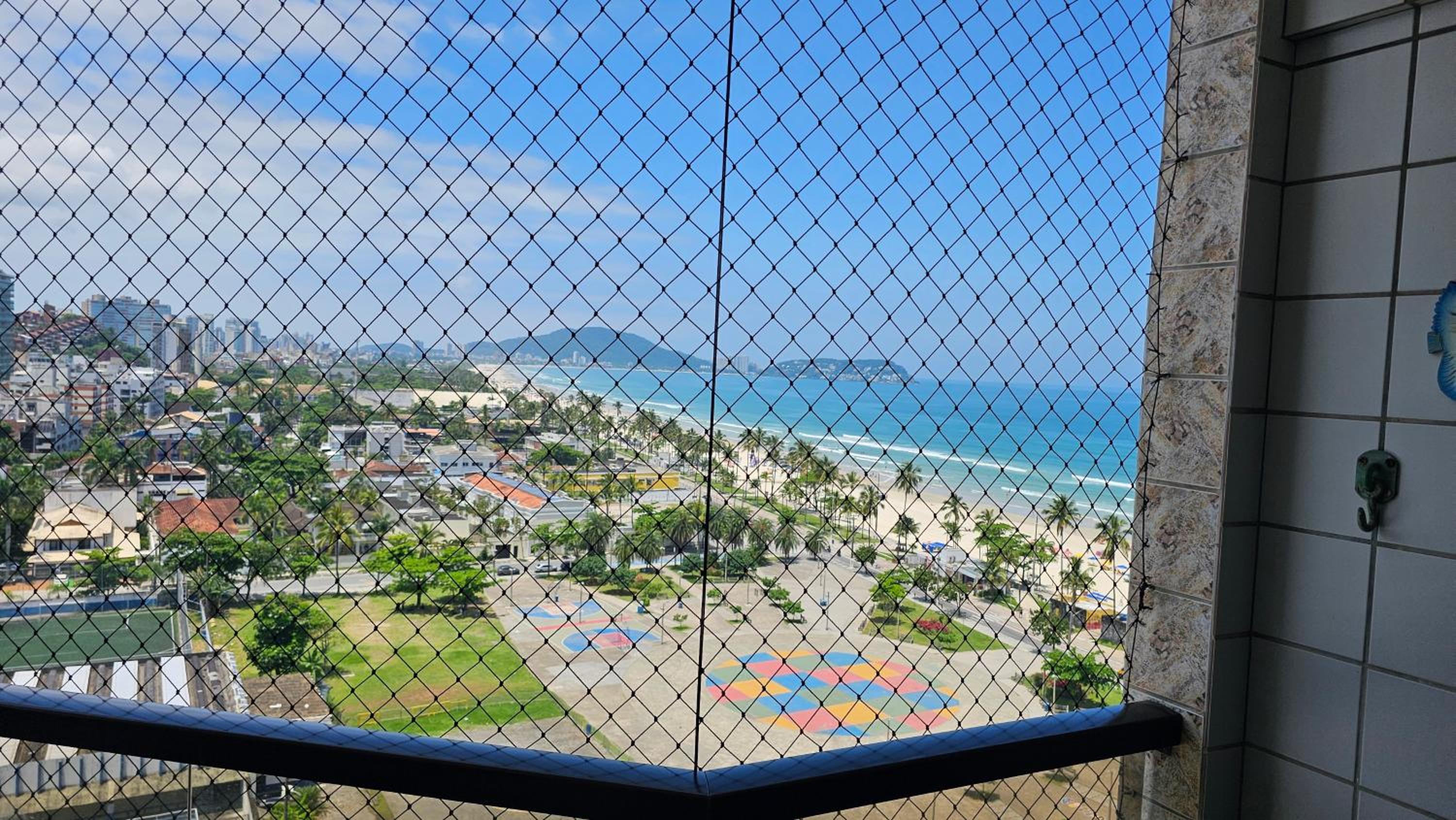 Apto no Guaruja frente ao mar