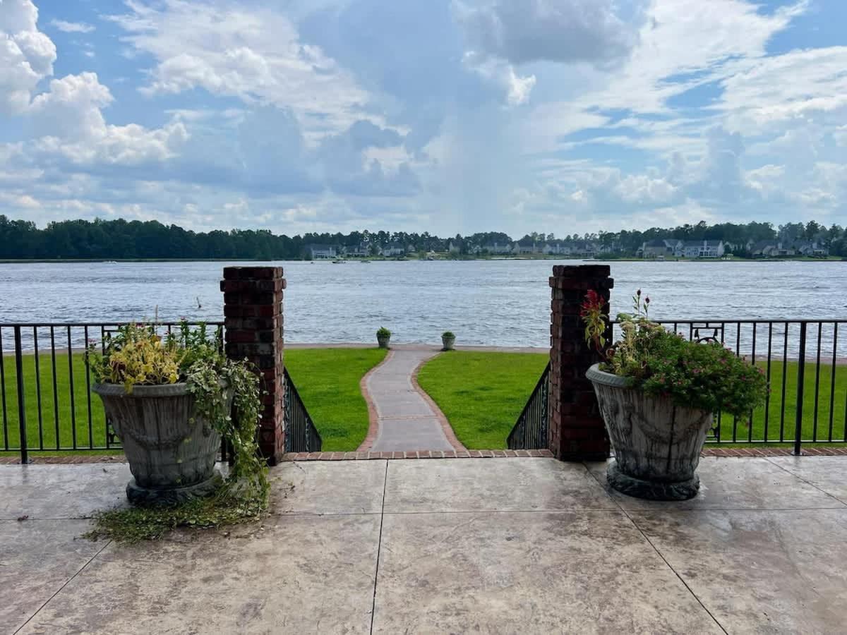 Lakeside Lane Retreat