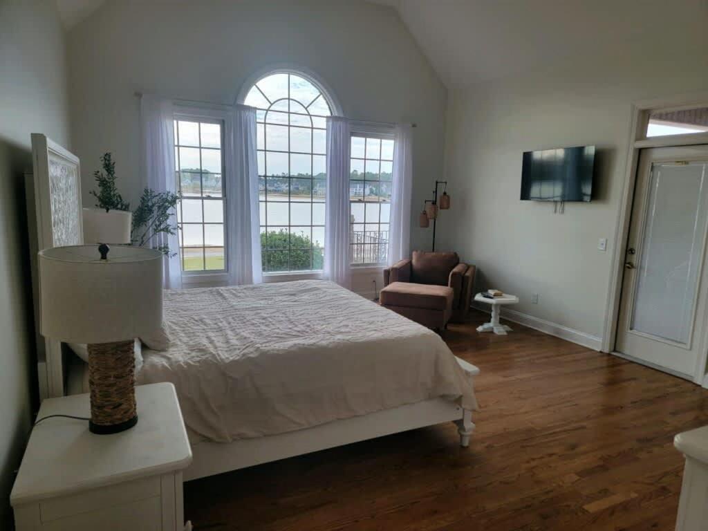Lakeside Lane Retreat
