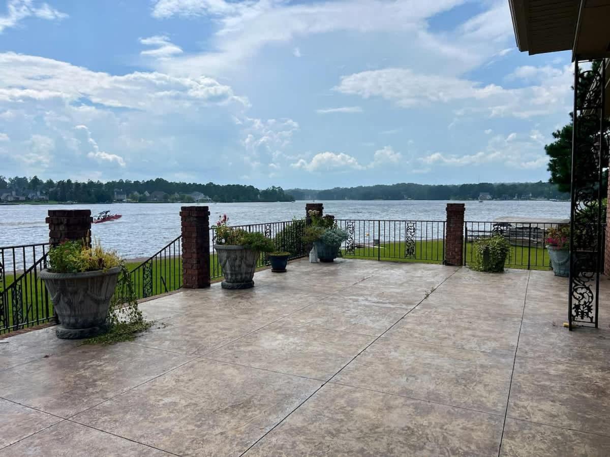 Lakeside Lane Retreat