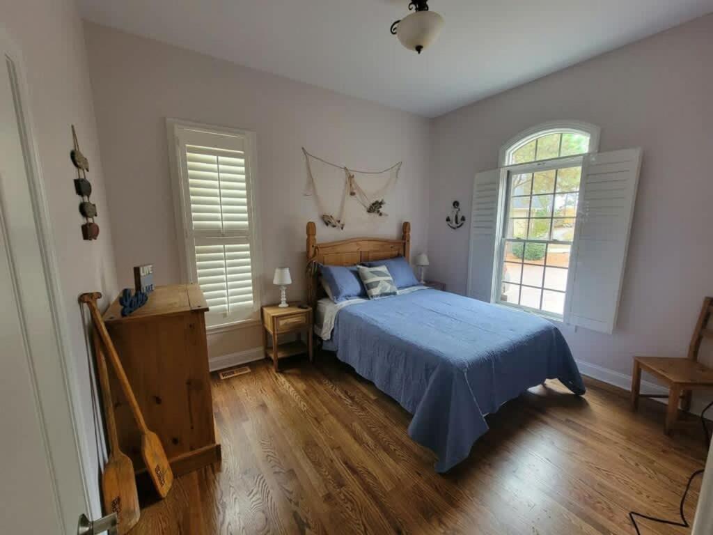 Lakeside Lane Retreat