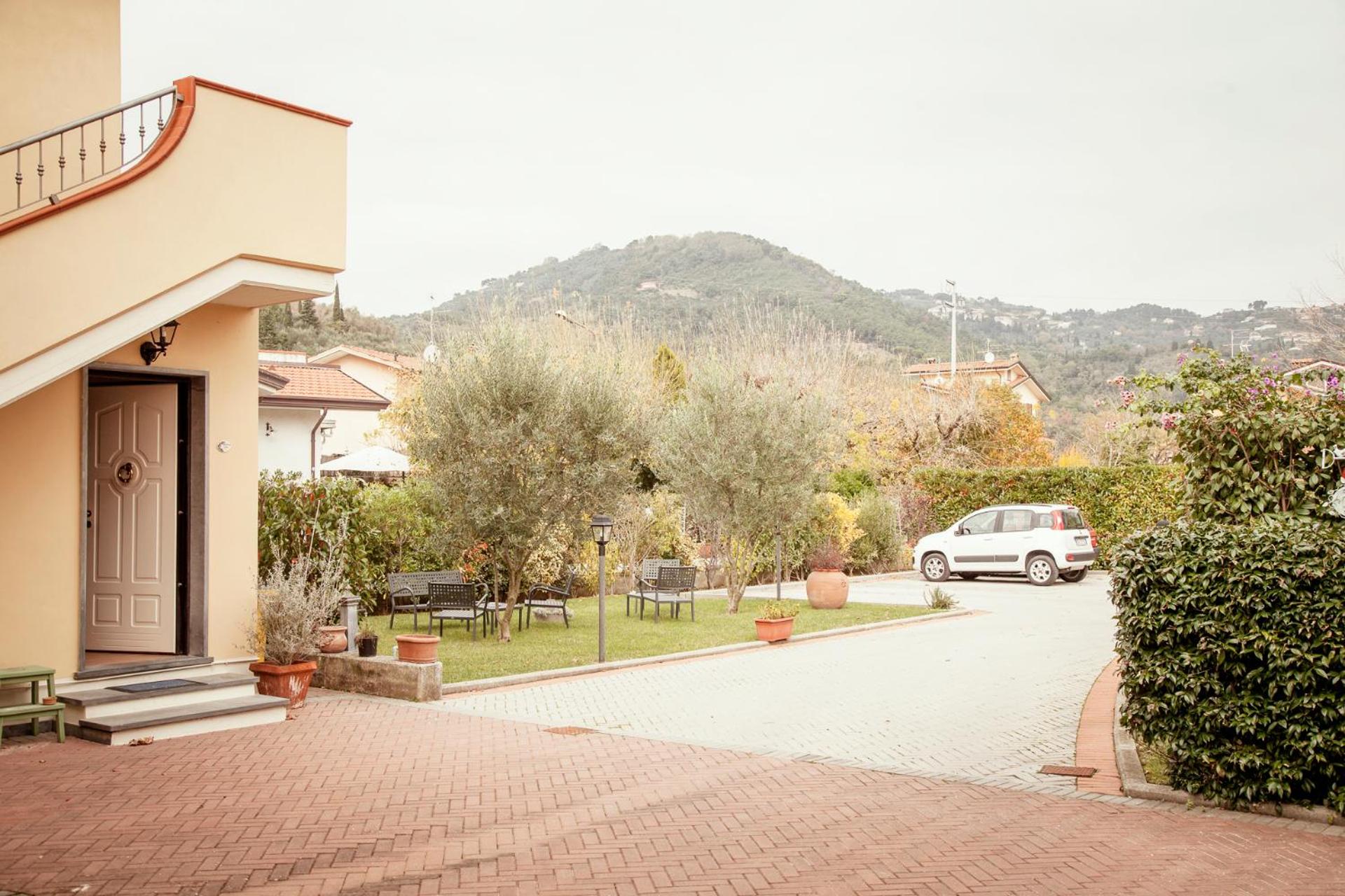 Photo 33
