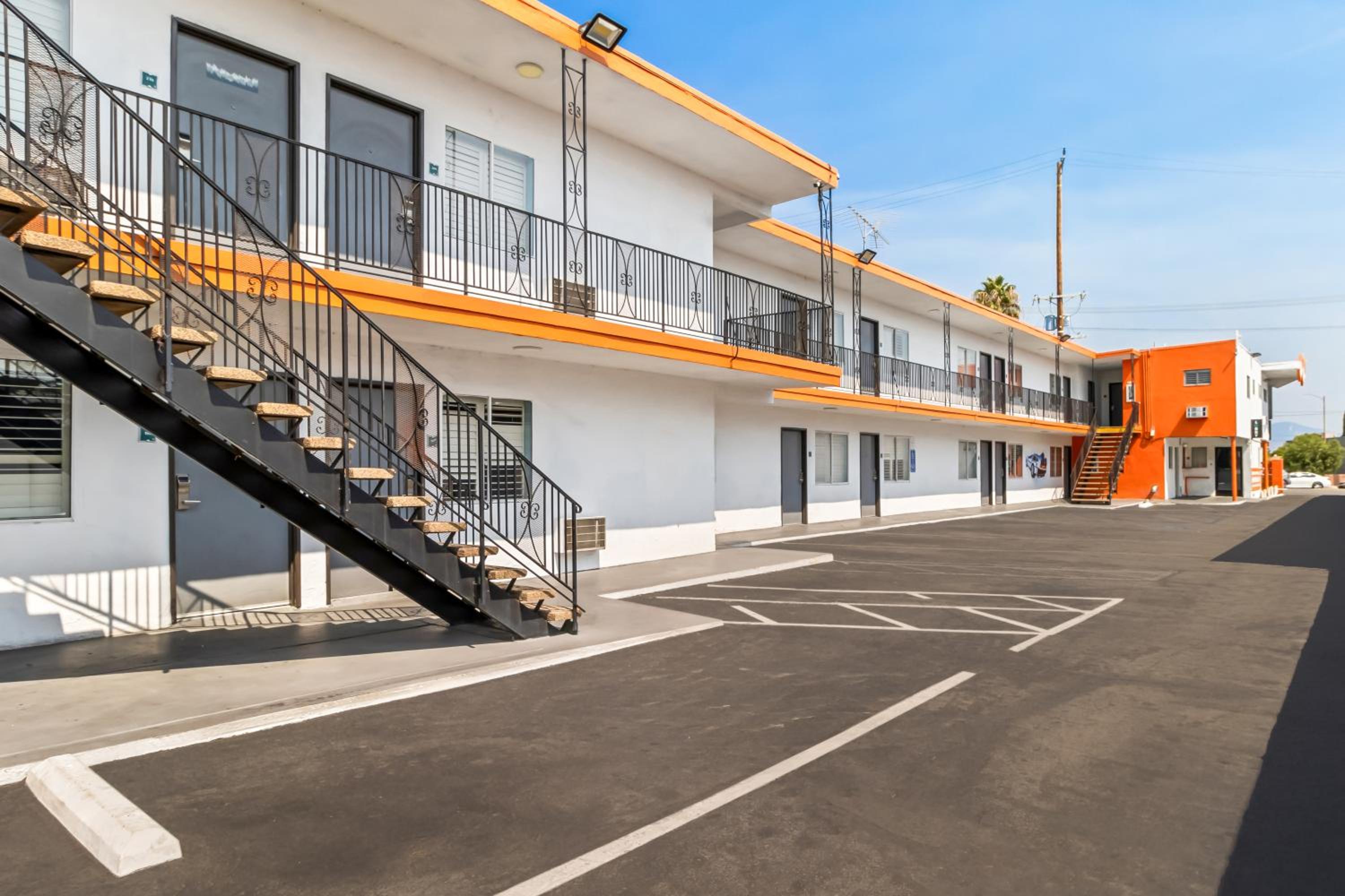 Rodeway Inn & Suites North Hollywood Burbank Airport - Universal Area