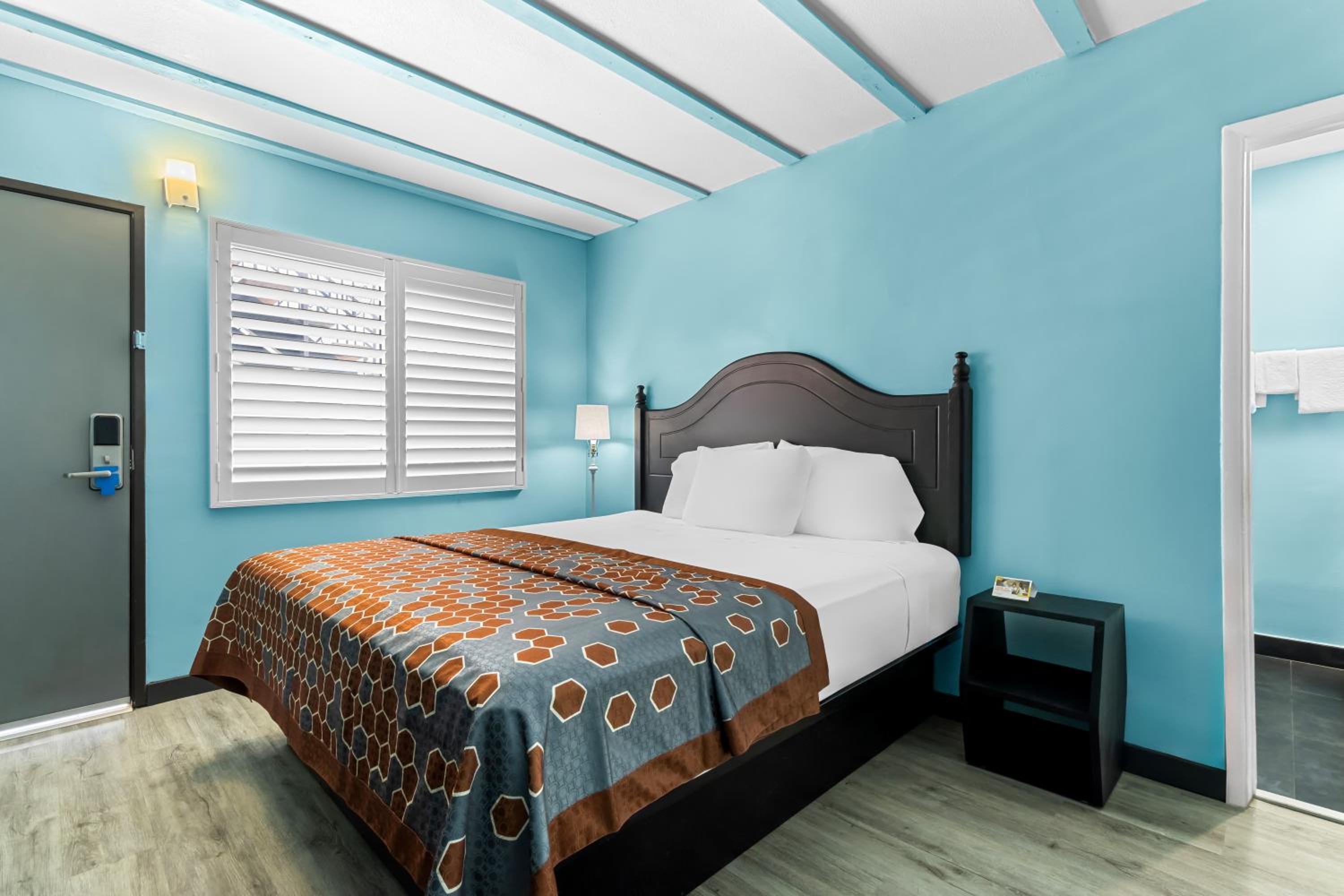 Rodeway Inn & Suites North Hollywood Burbank Airport - Universal Area