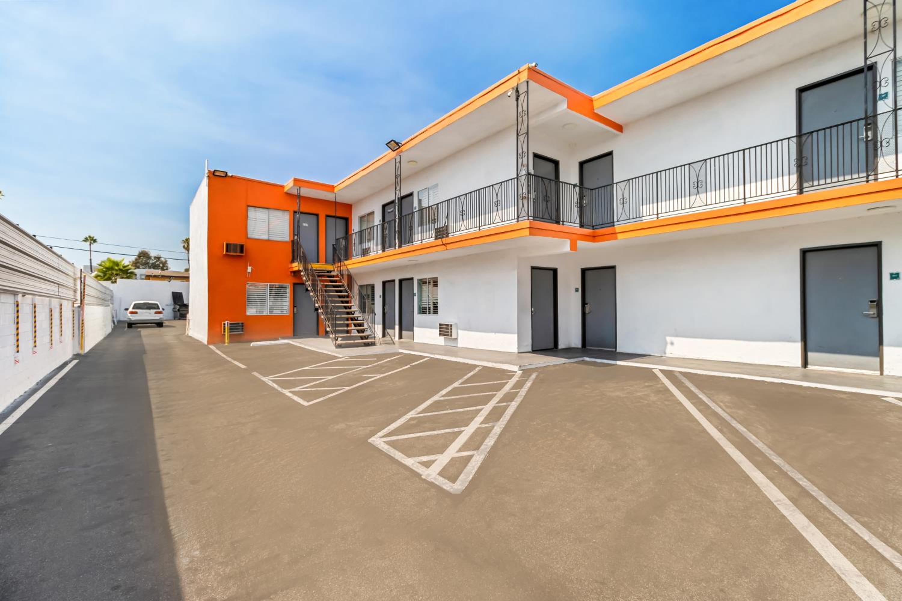 Rodeway Inn & Suites North Hollywood Burbank Airport - Universal Area