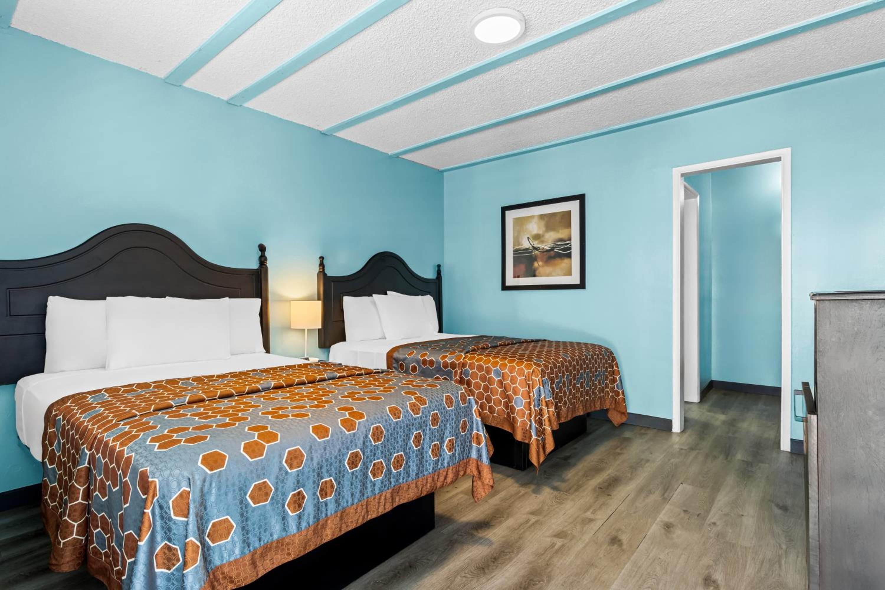 Rodeway Inn & Suites North Hollywood Burbank Airport - Universal Area