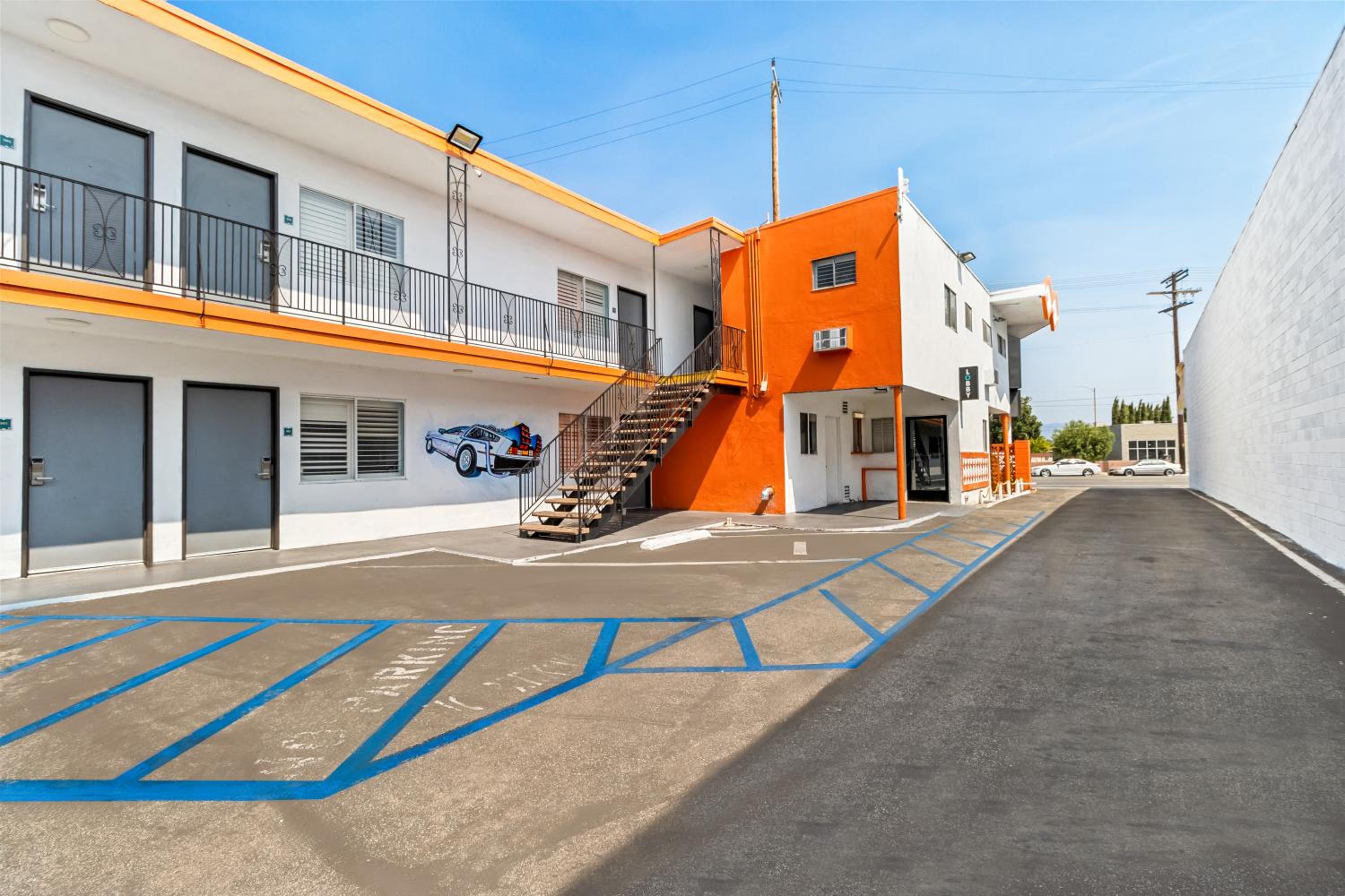 Rodeway Inn & Suites North Hollywood Burbank Airport - Universal Area