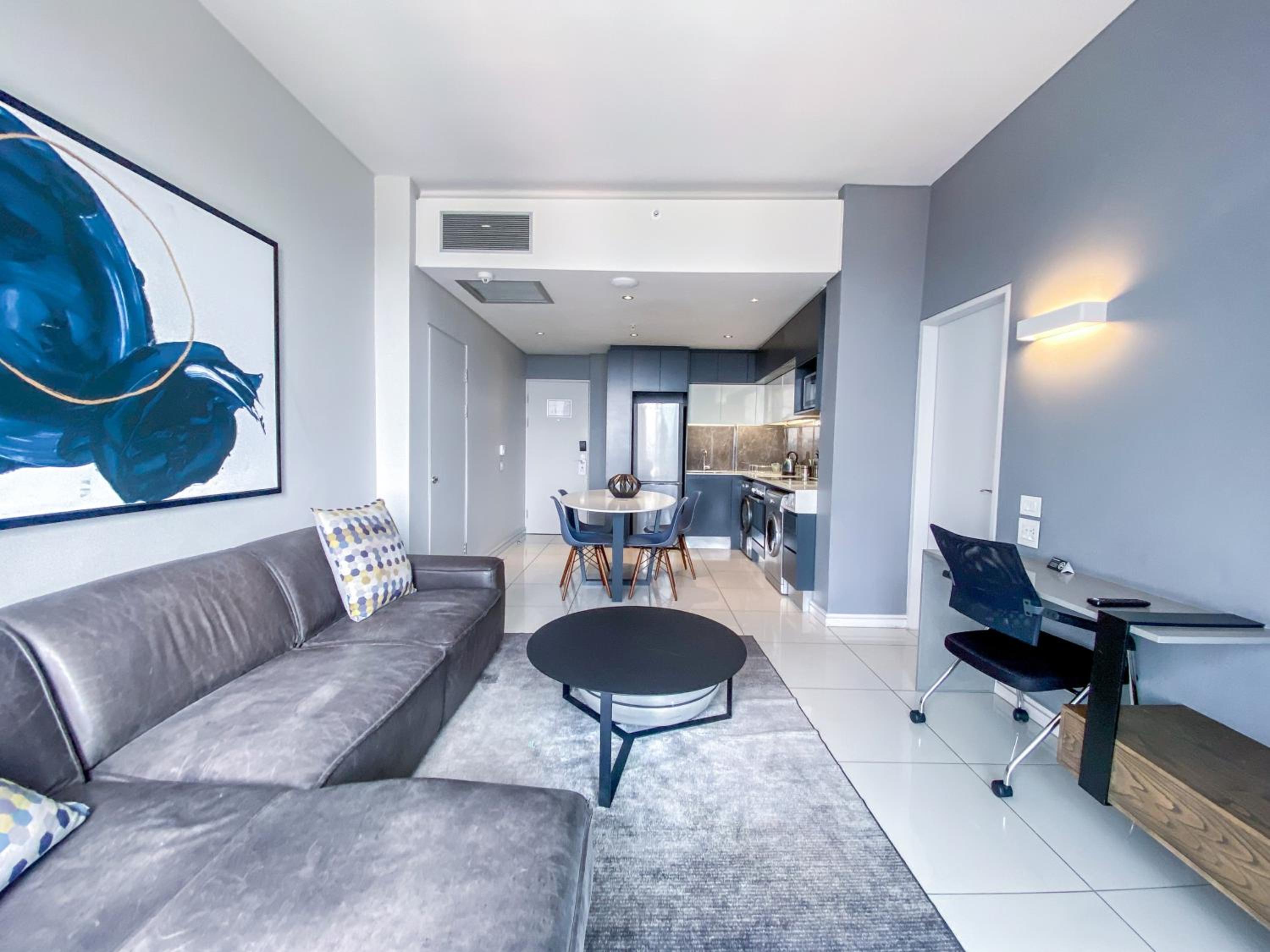 SandtonCity-Apartment-Sleeps2-Pool-Parking