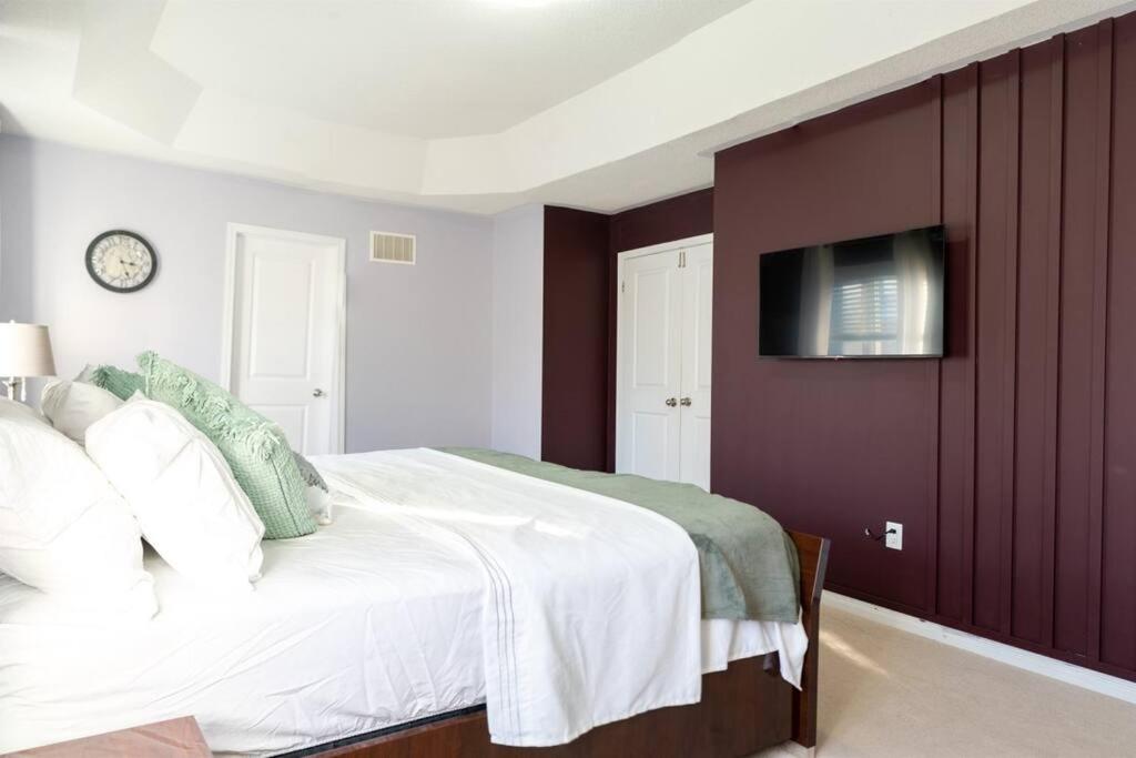 Private Room with En Suite Bathroom and Hot Tub
