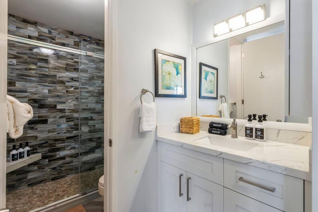Kauhale Makai 523- Remodeled Oceanview Kihei Condo, steps to beach view 2