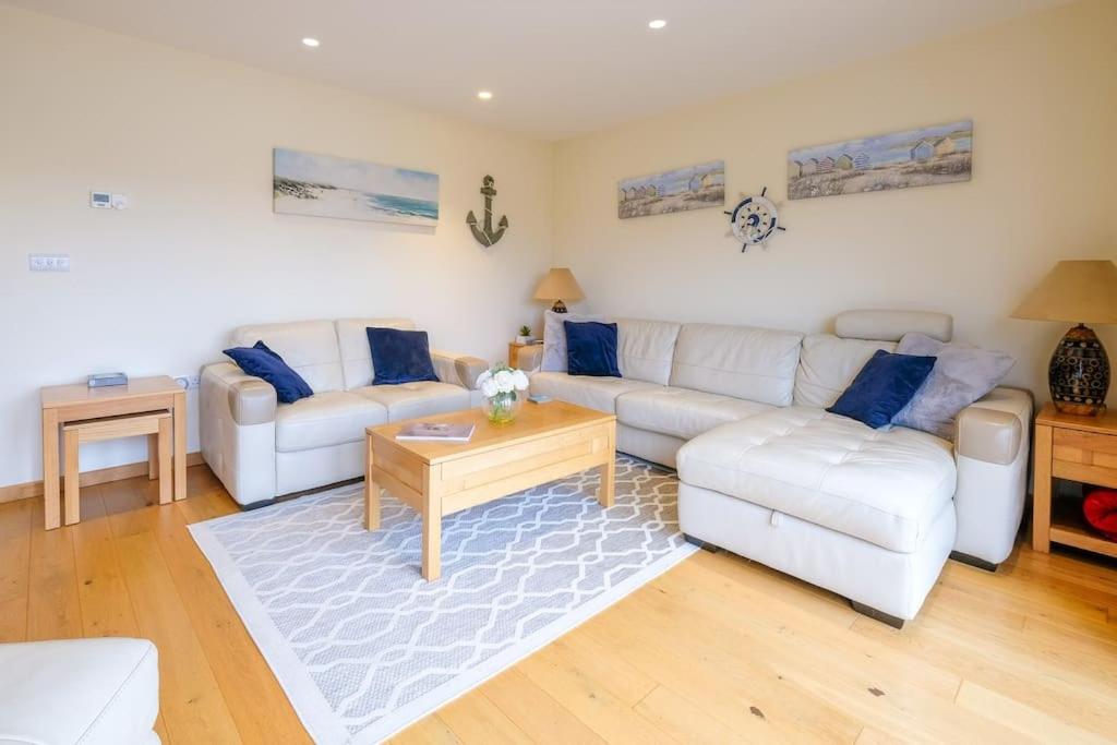 6 The Salterns - Yarmouth view 3