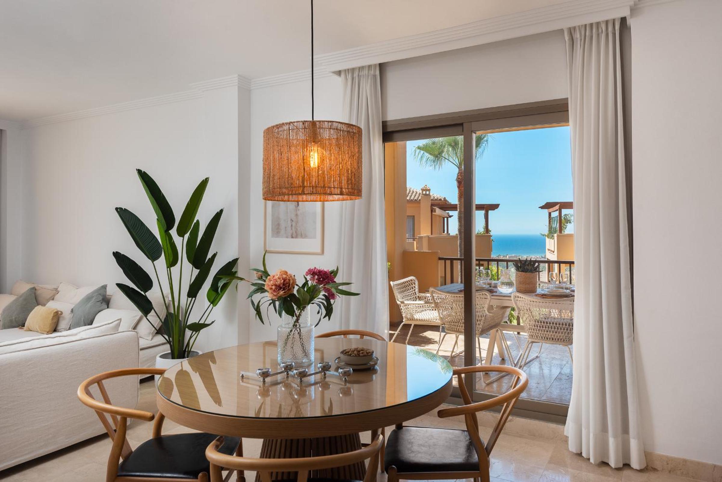 Elegant 3-Bedroom with Incredible Sea Views view 2