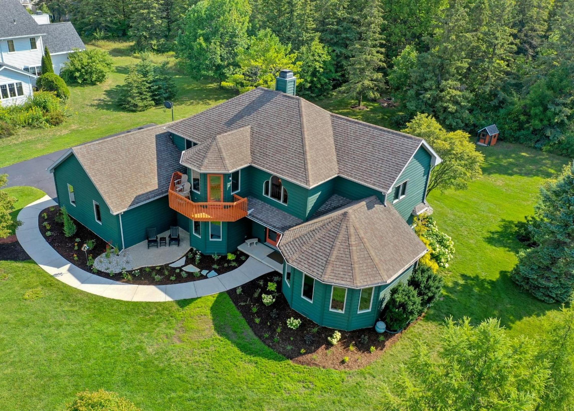 Charming Sister Bay Home Backyard Oasis & HotTub view 2