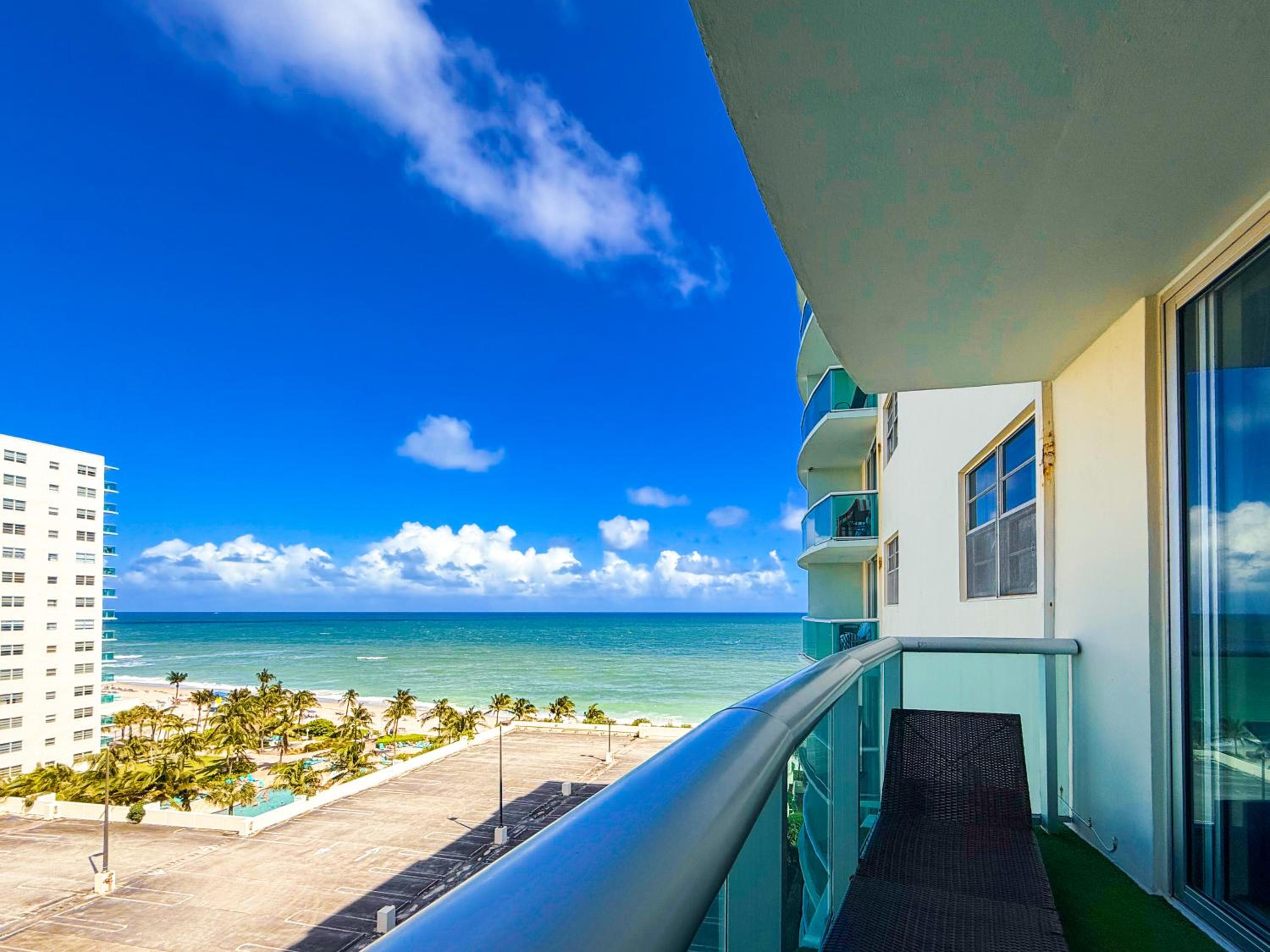 Heated Pools & Beach Your Ideal Hollywood Stay!