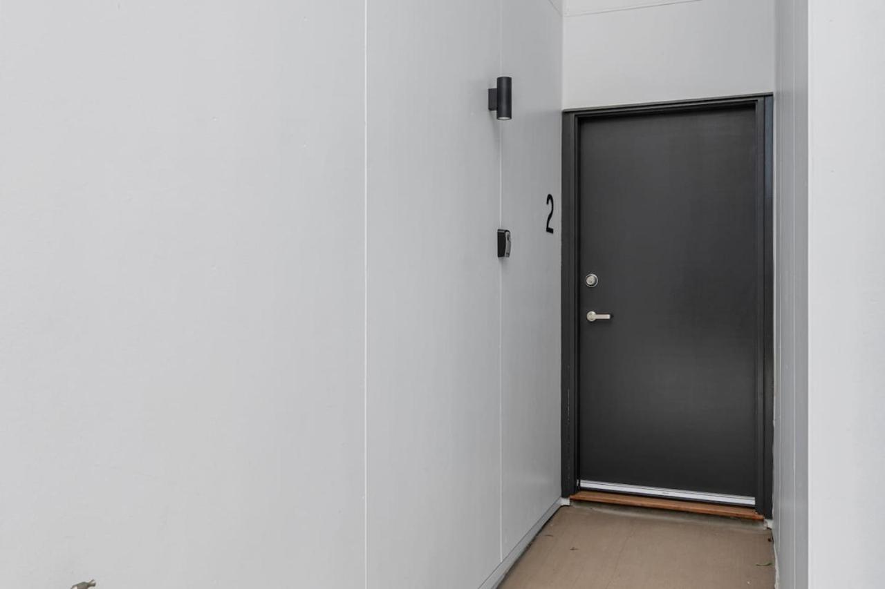 Modern Brand New House near Mall Park with 2Parking