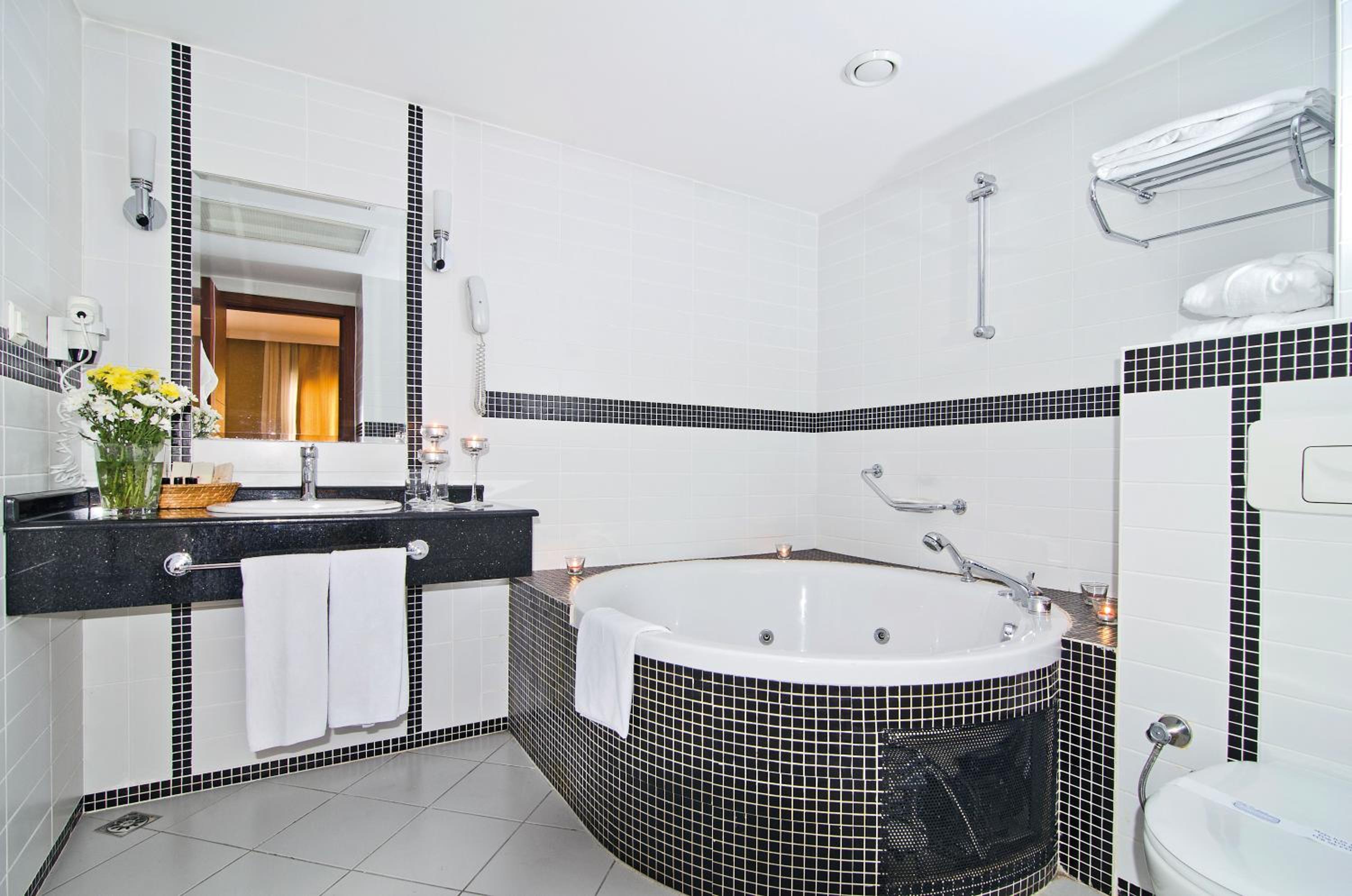 Midas Hotel - Image 23
