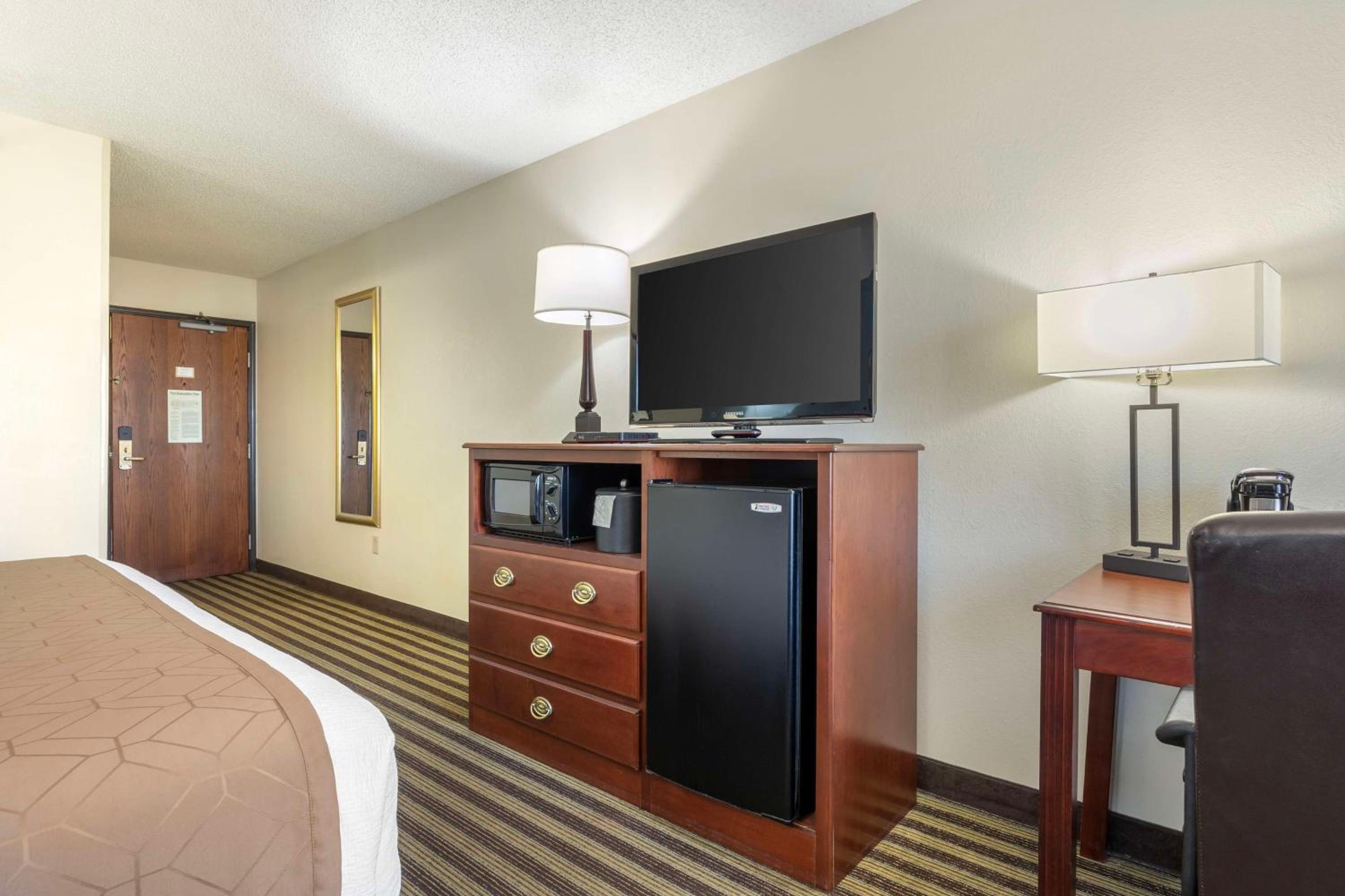 Sikeston Vacations - Best Western Plus Sikeston - Property Image 12