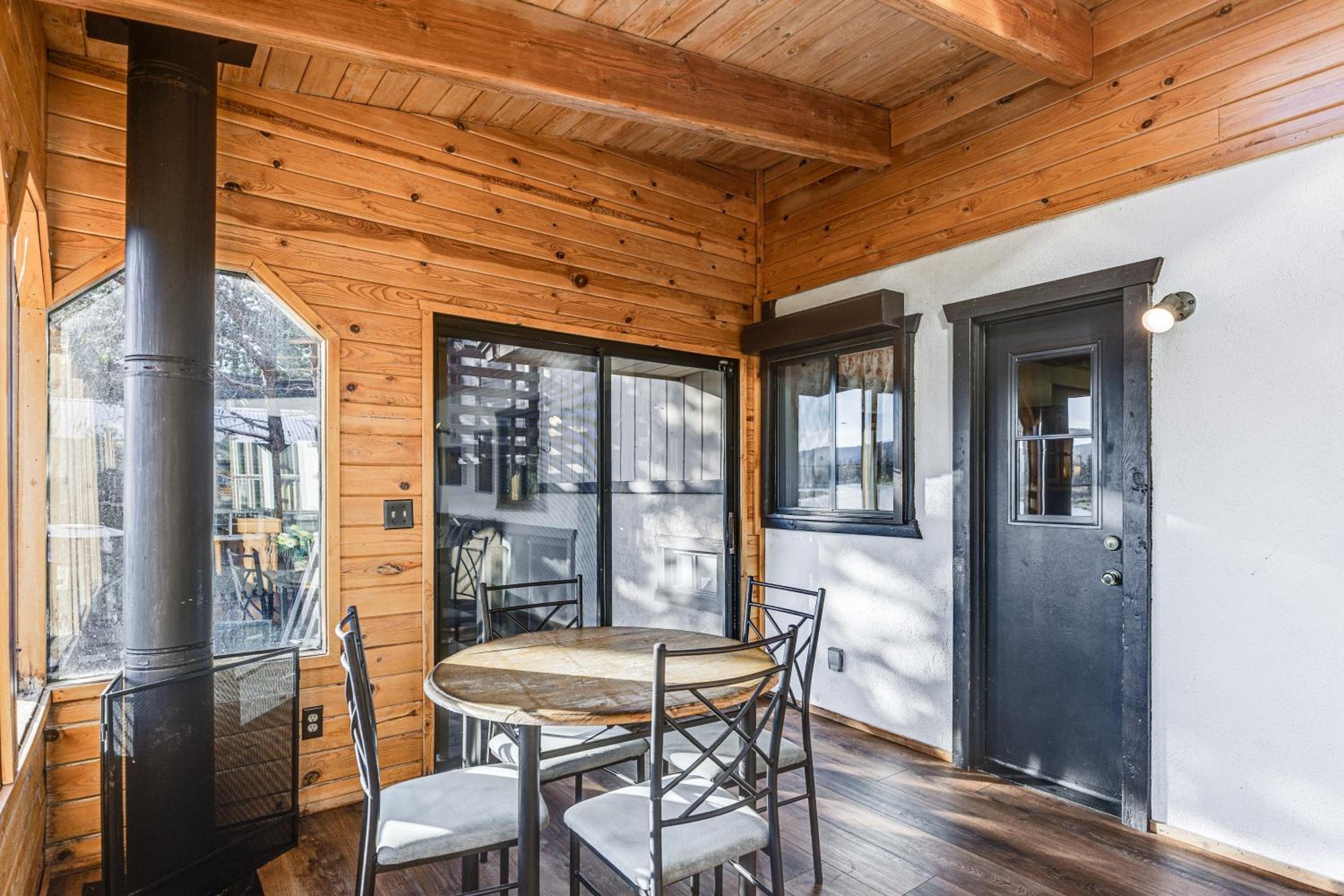 Viewtopia by AvantStay Lakefront Views Hot Tub