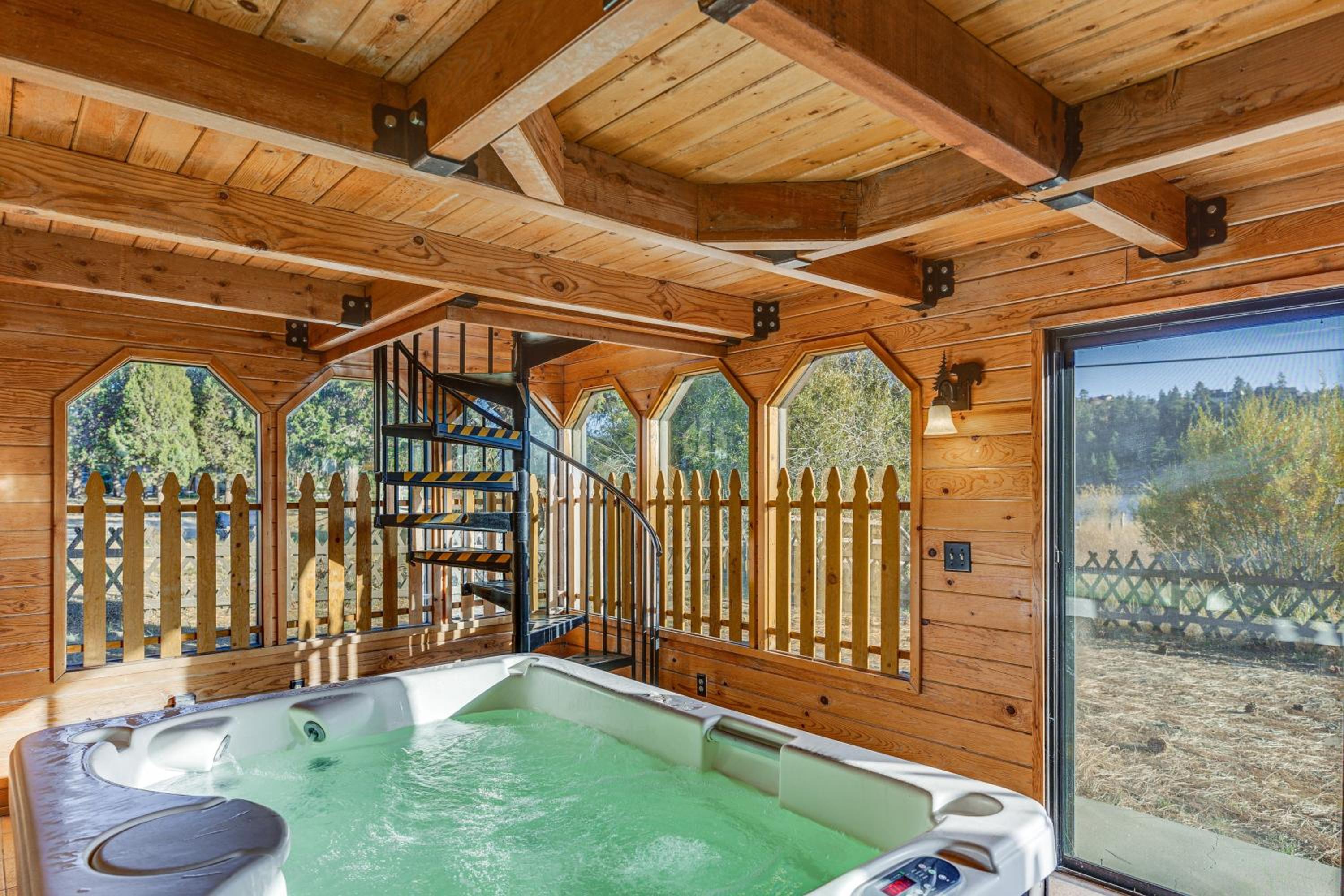 Viewtopia by AvantStay Lakefront Views Hot Tub