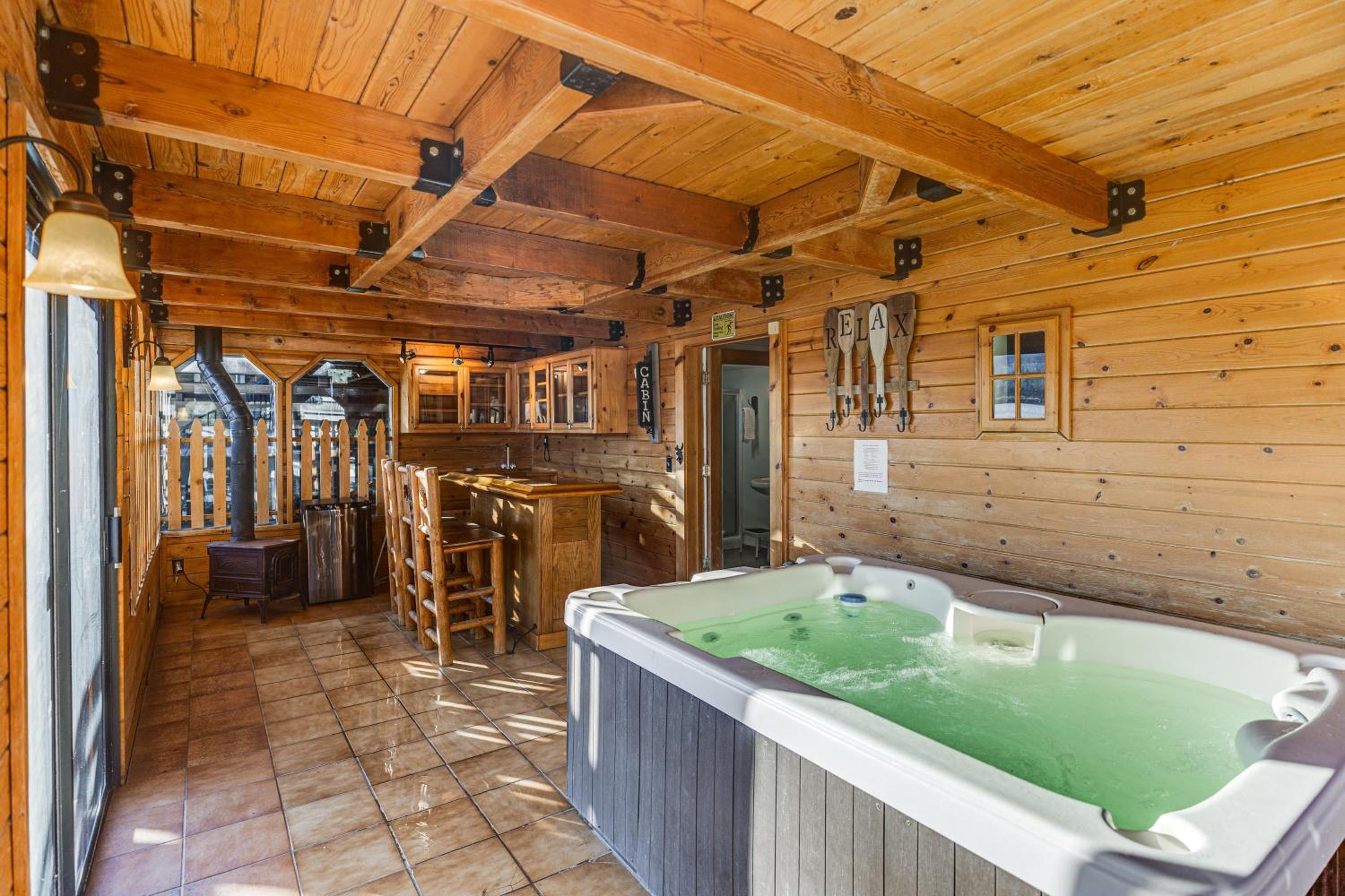 Viewtopia by AvantStay Lakefront Views Hot Tub