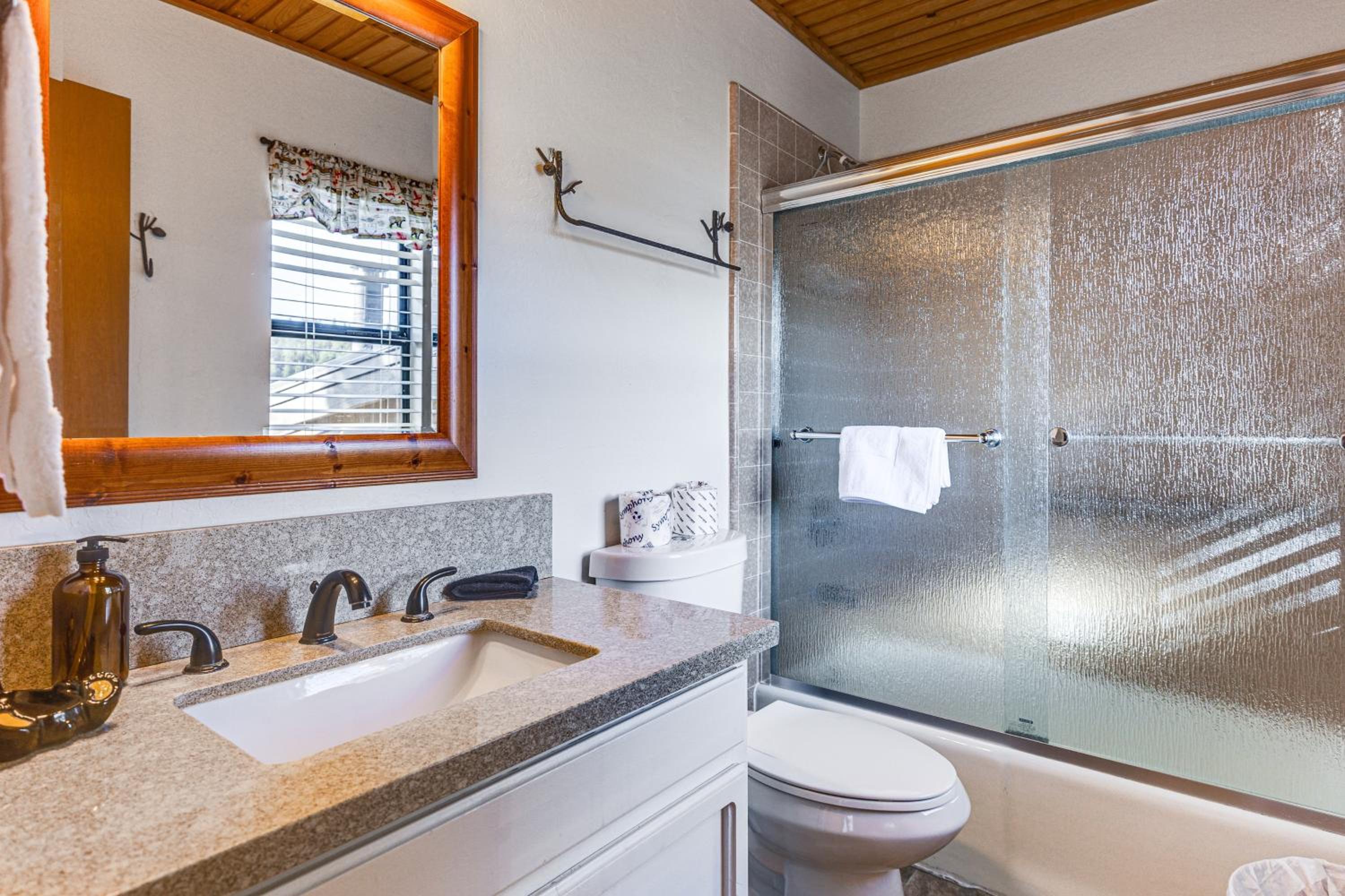 Viewtopia by AvantStay Lakefront Views Hot Tub