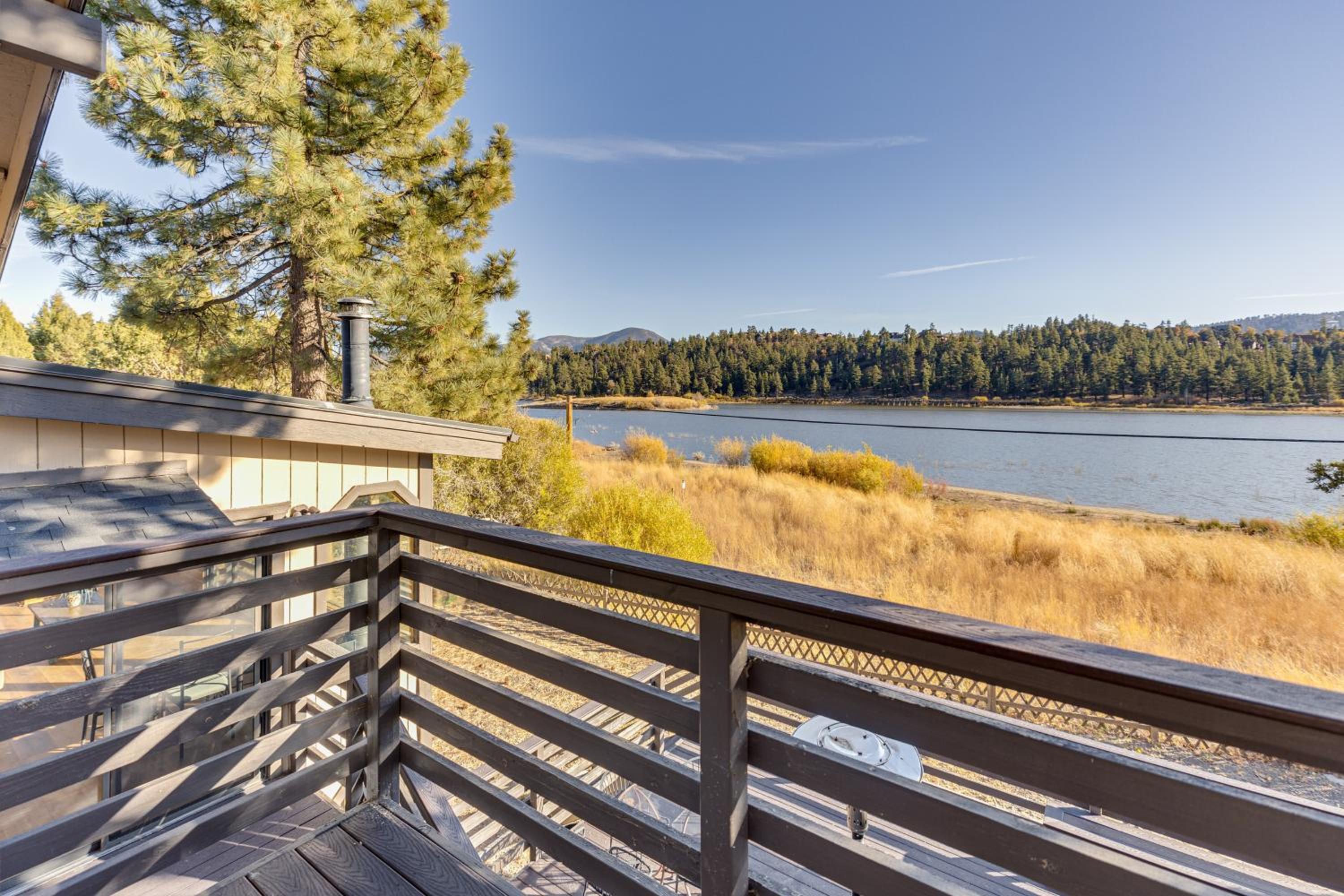 Viewtopia by AvantStay Lakefront Views Hot Tub