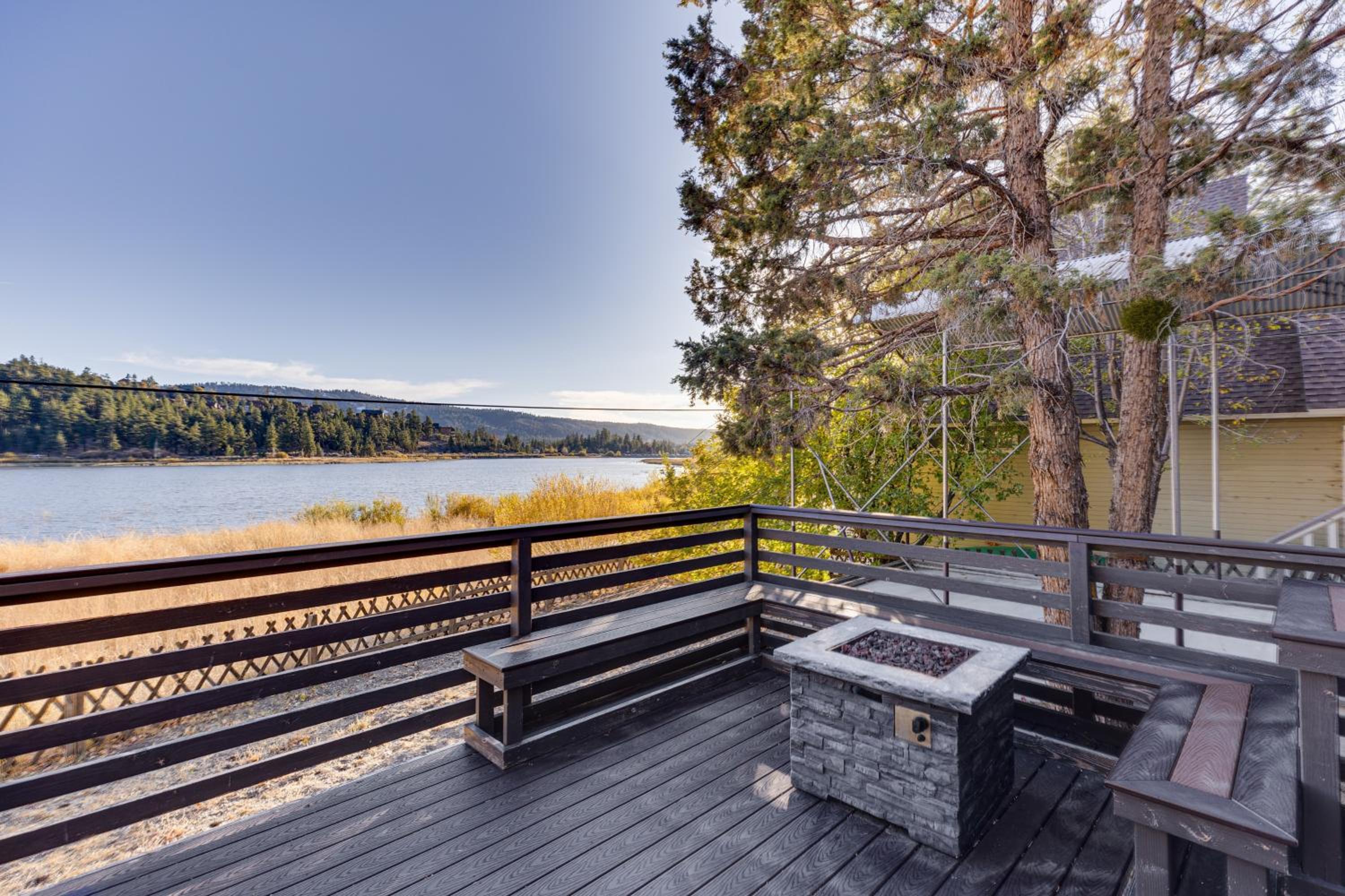 Viewtopia by AvantStay Lakefront Views Hot Tub