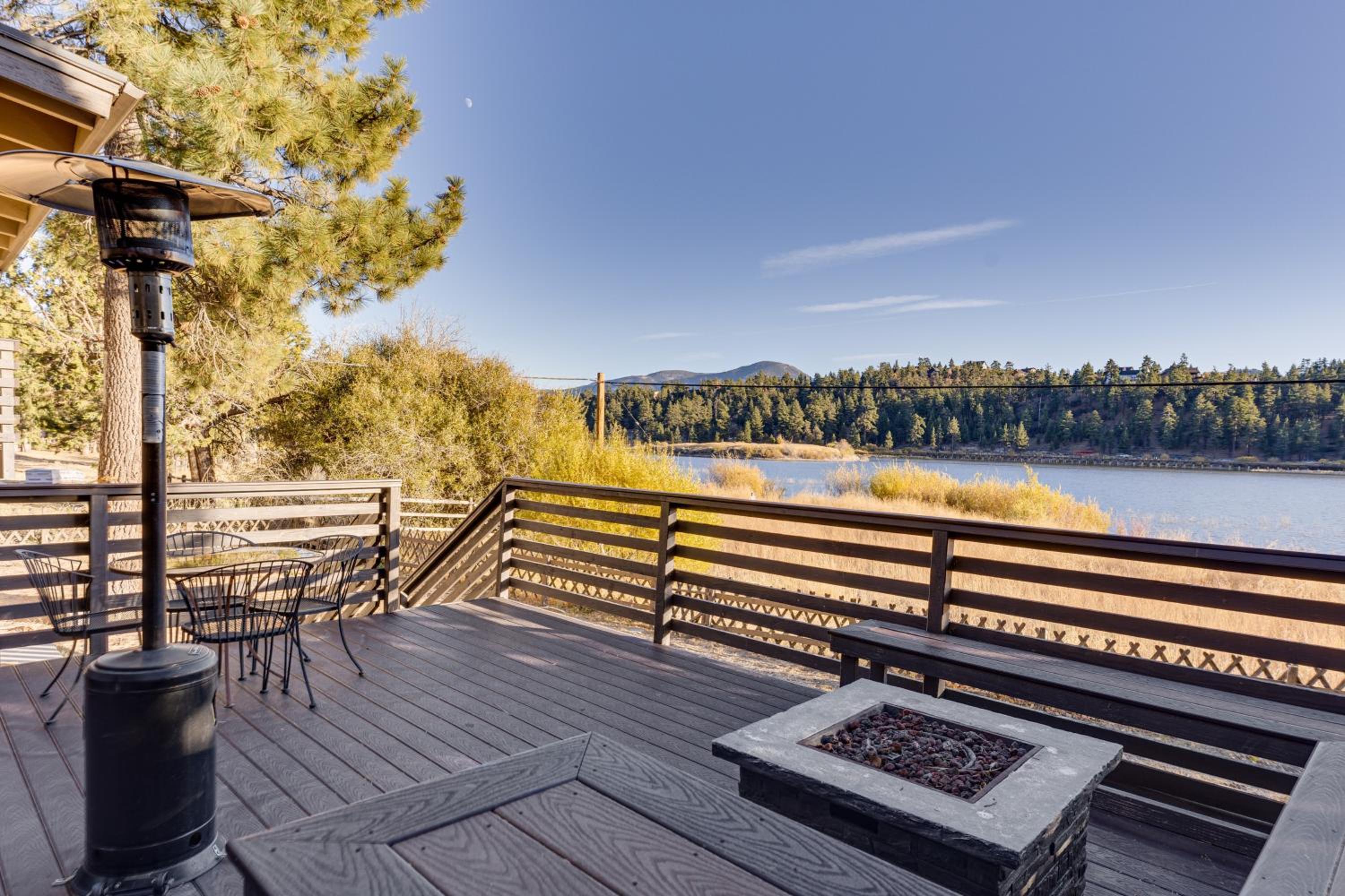 Viewtopia by AvantStay Lakefront Views Hot Tub
