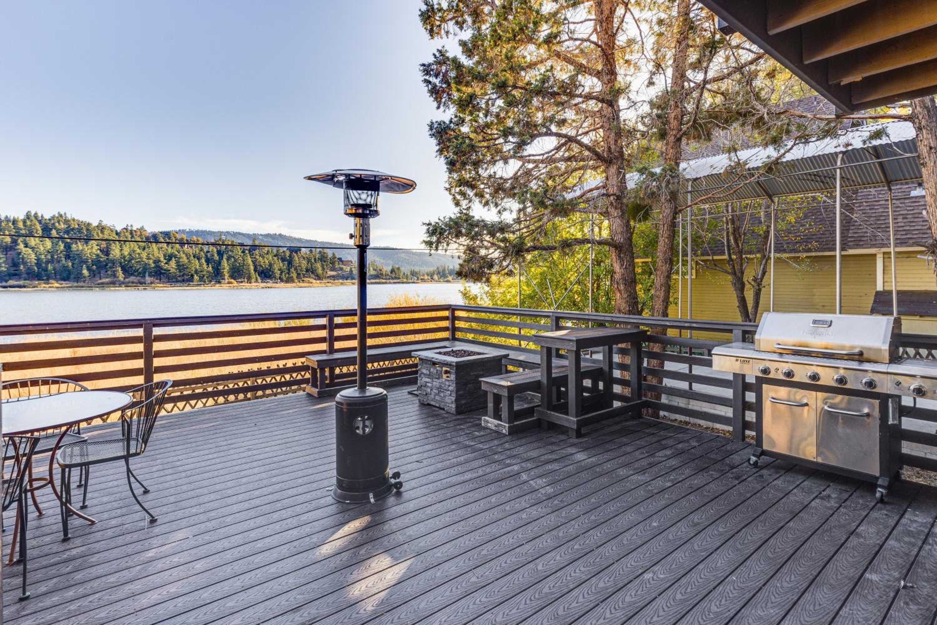 Viewtopia by AvantStay Lakefront Views Hot Tub