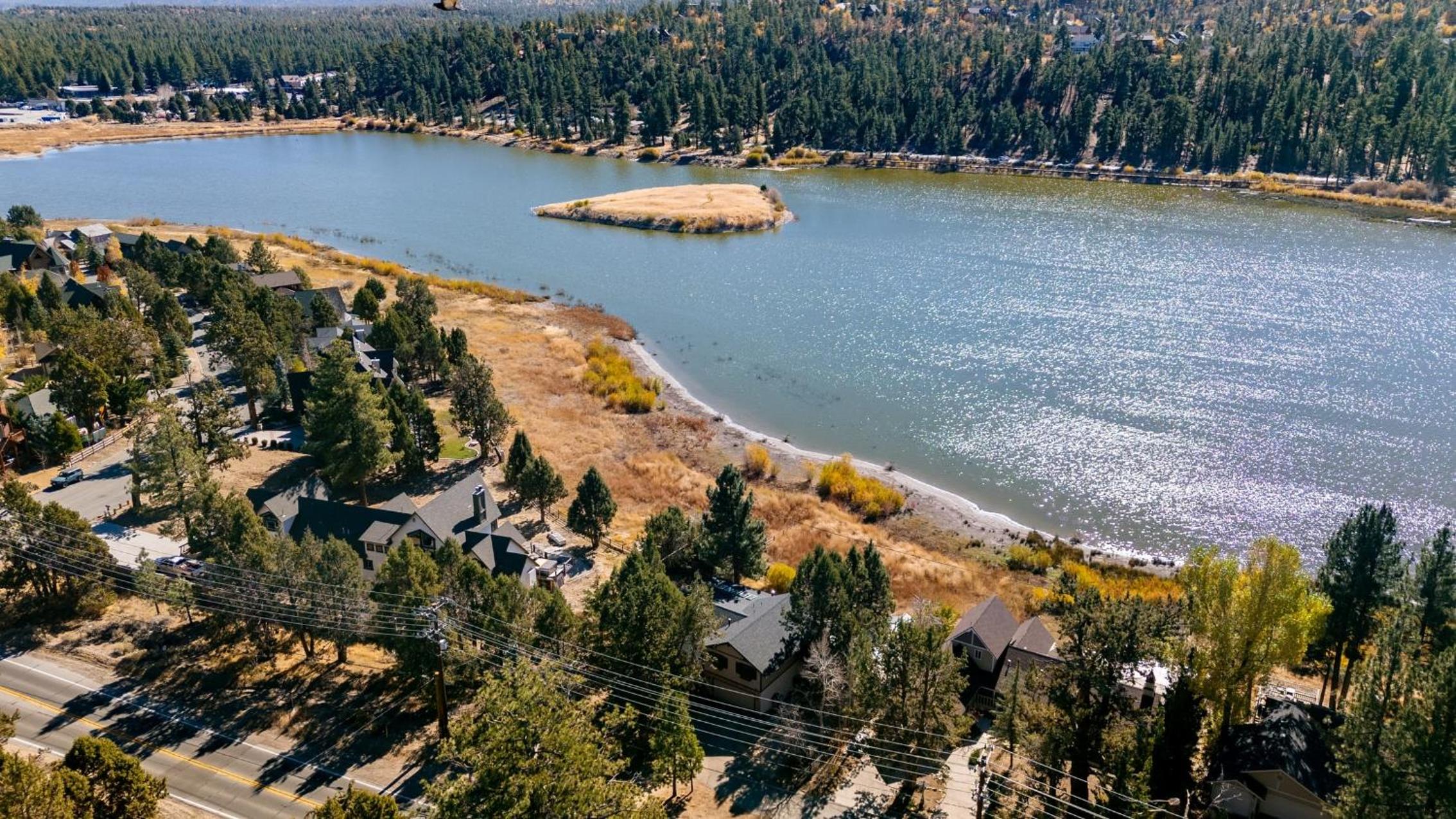 Viewtopia by AvantStay Lakefront Views Hot Tub