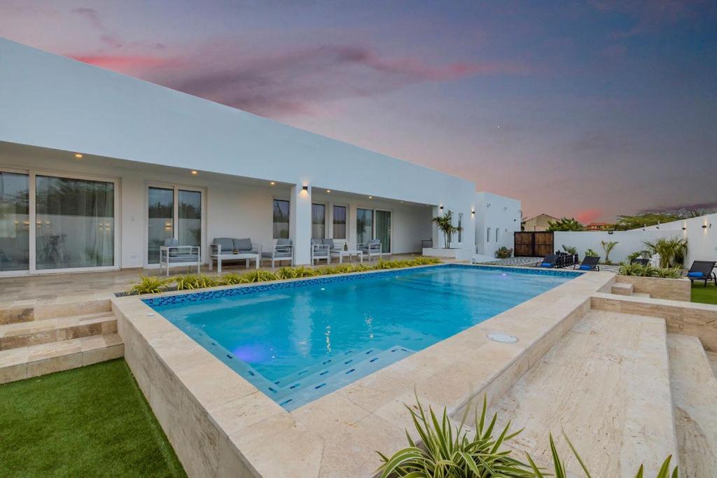 Stunning 6-Bedroom Villa In Aruba