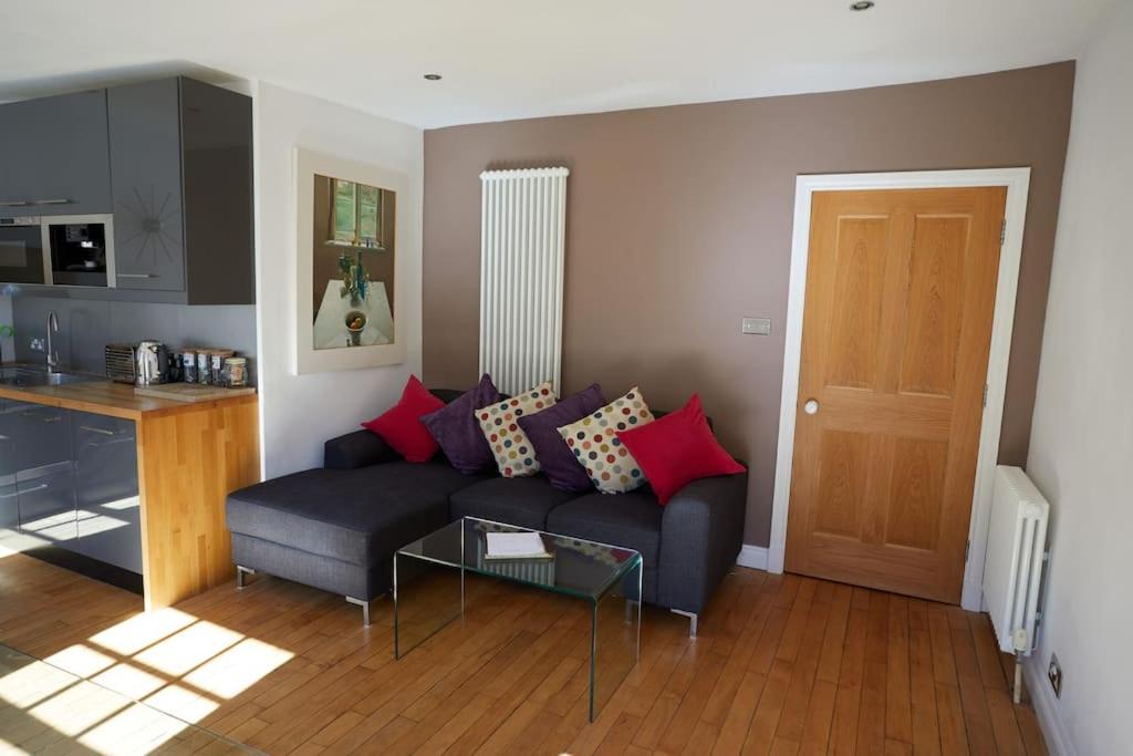 Jack's Place - Central 2 bedroom apartment view 3