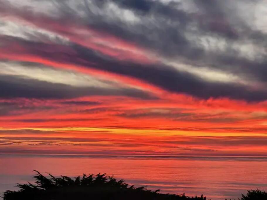 Cozy Sea View Cabin - Ocean Views - Hot Tub view 3