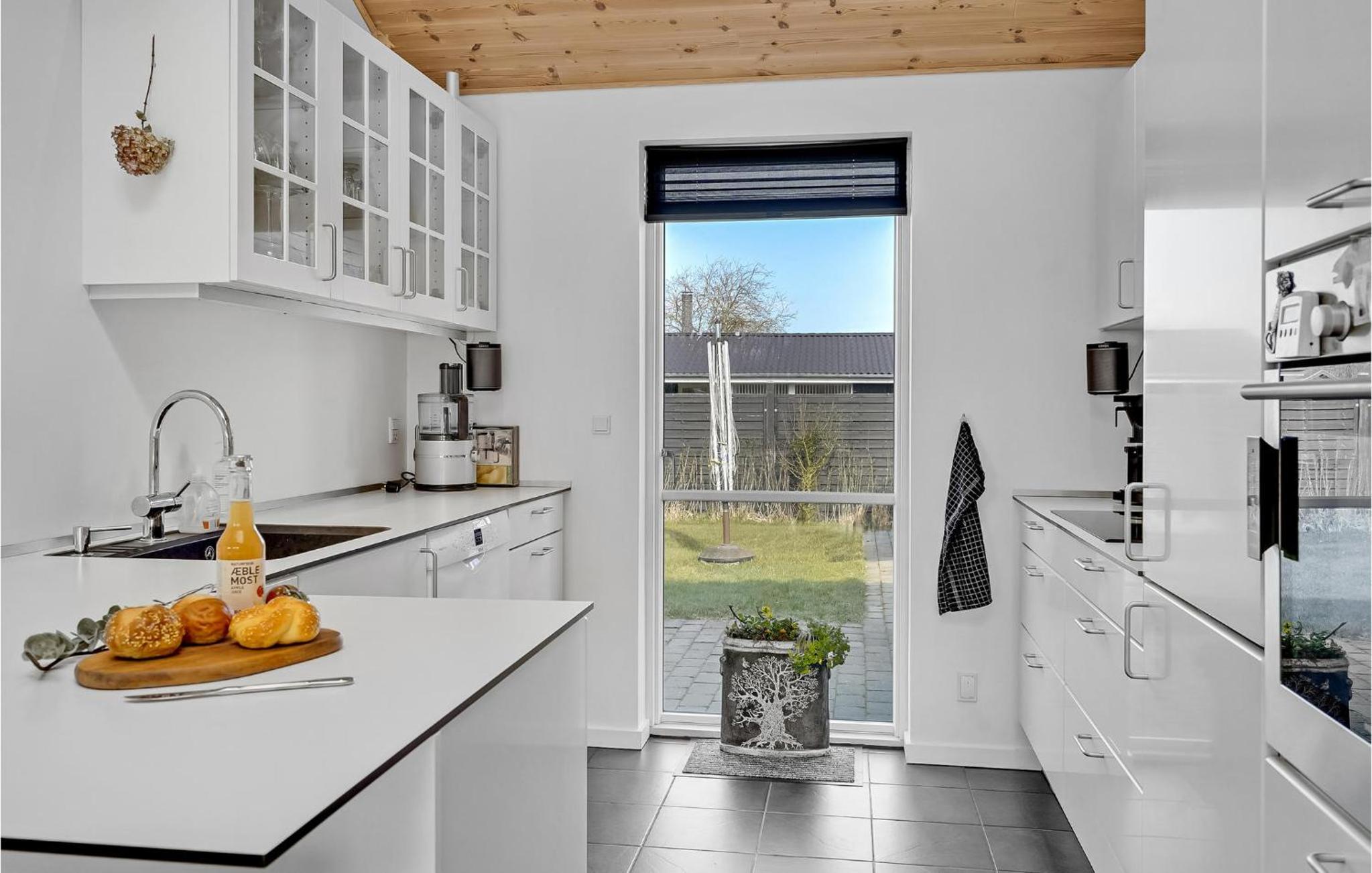 Nice Home In Juelsminde With Wifi