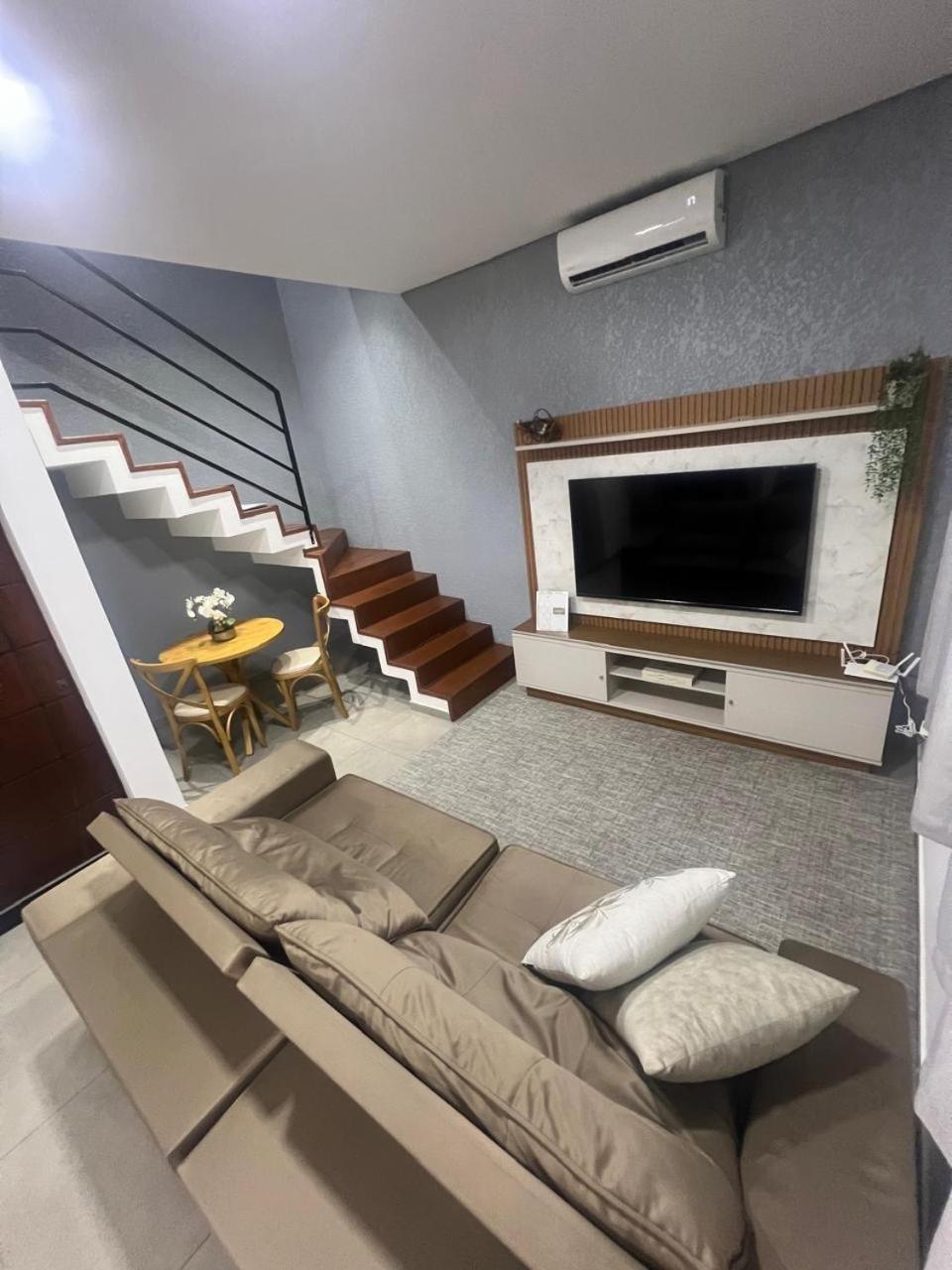 Sobrado confortavel e central