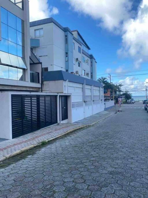 Apartamento Moderno, Charmoso e Pertinho do Mar em Bombas
